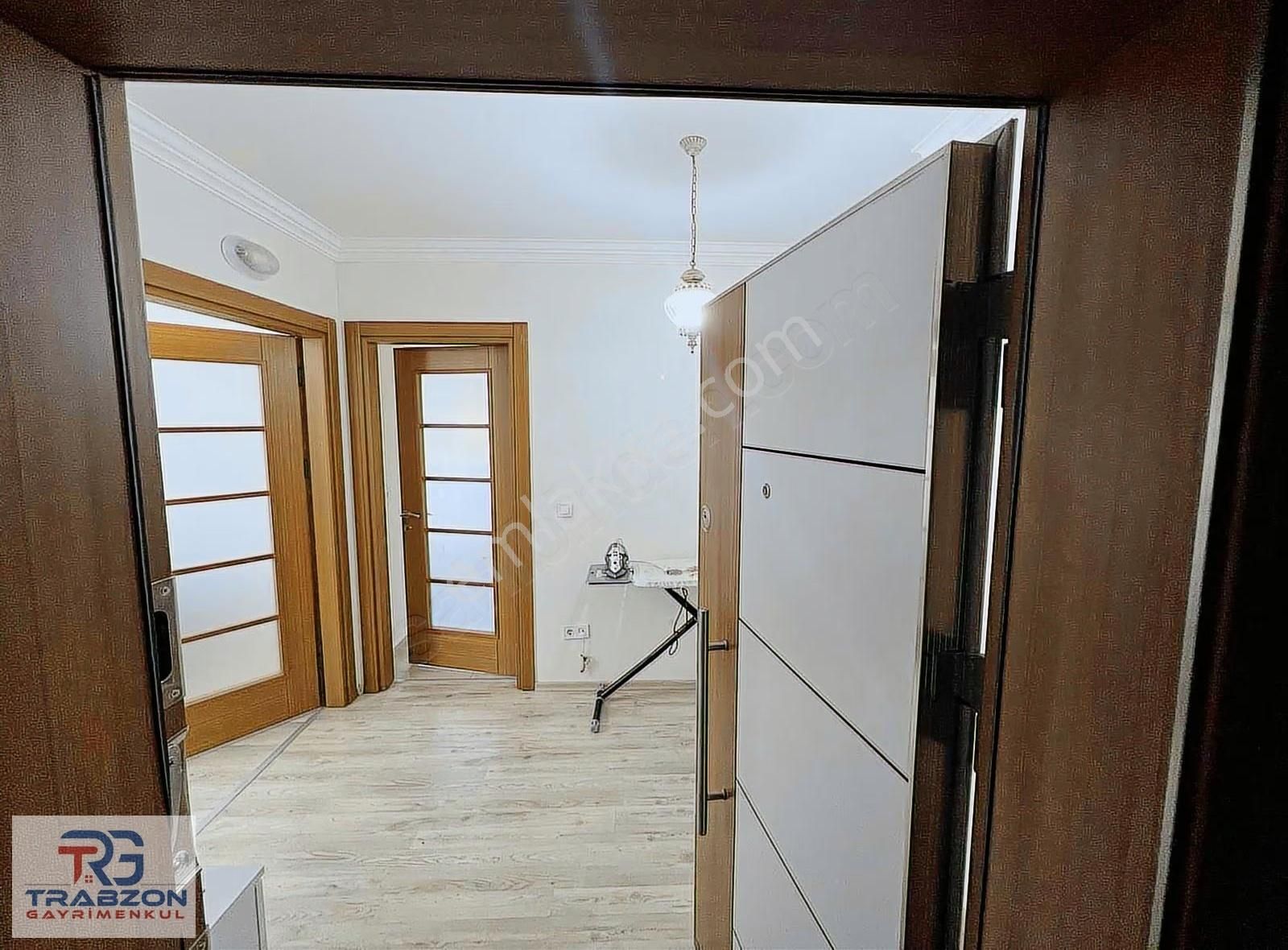 Trabzon Gayrimenkulden Satılık Deniz Manzaralı Eşyalı 3+1 Daire - Görsel 3