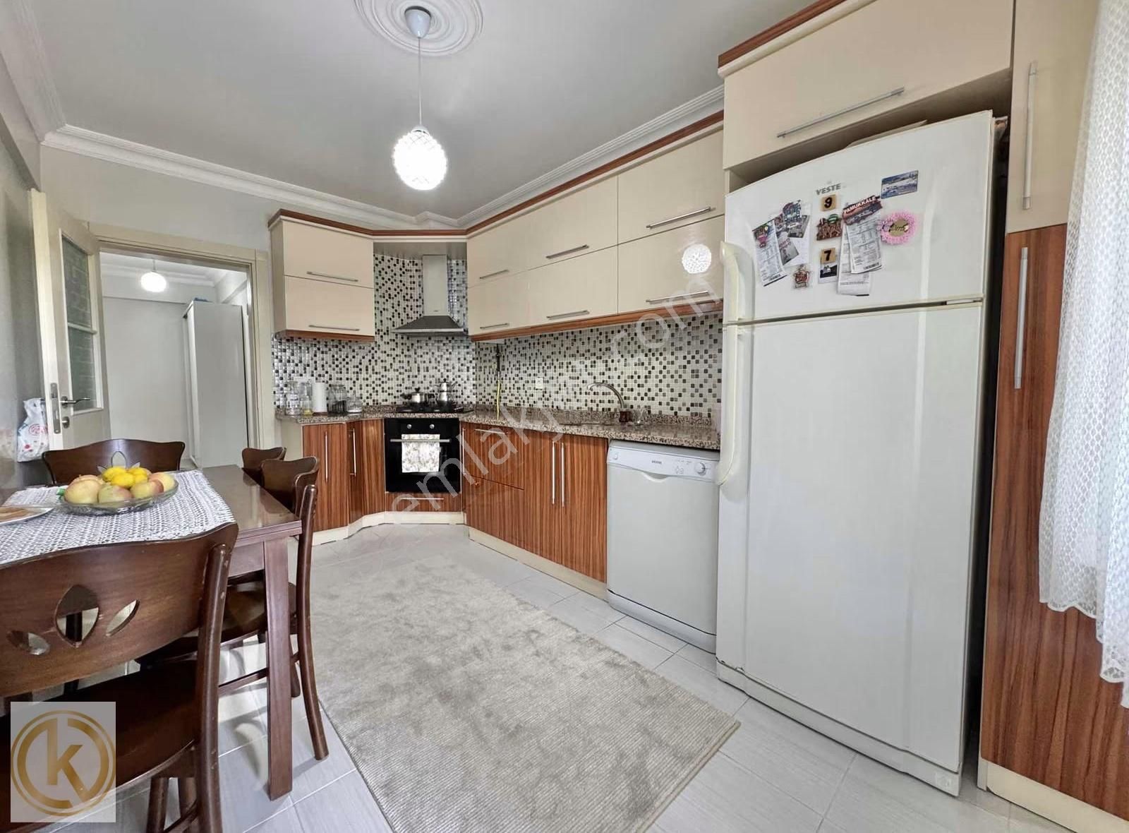 Kaymak Emlaktan Erenler Belediye Civarı Garajlı 2+1 115m2 Satılk - Görsel 19