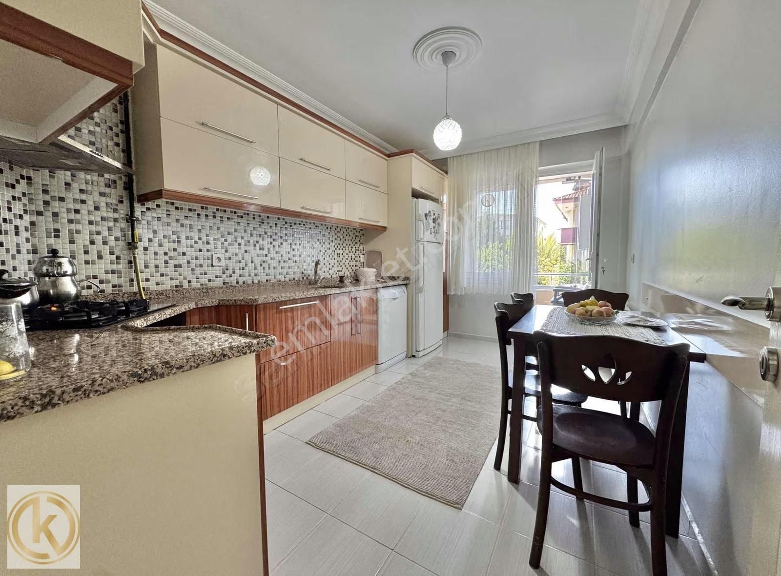 Kaymak Emlaktan Erenler Belediye Civarı Garajlı 2+1 115m2 Satılk - Görsel 4