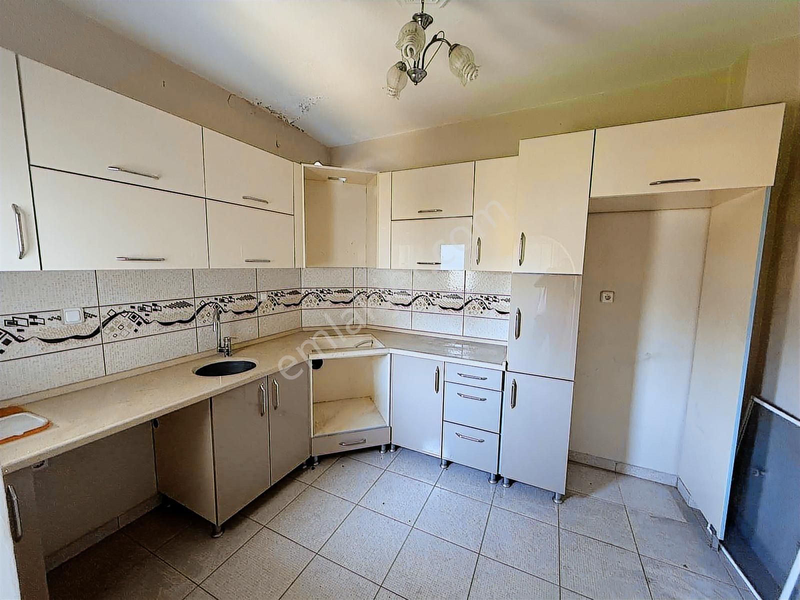 Bigadiç Kuyu Mah. İlçe Merkezinde Satılık 2 Katlı Müstakil Bina - Görsel 8