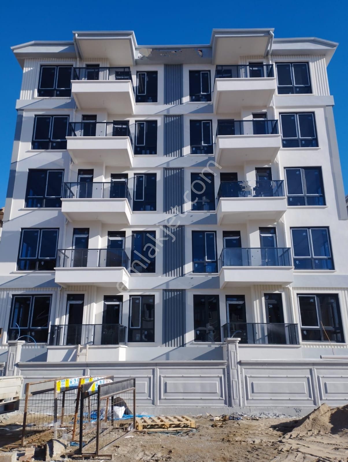 Afyon Ali İhsan Paşa Mahallesinde Satılık 3+1 Daire