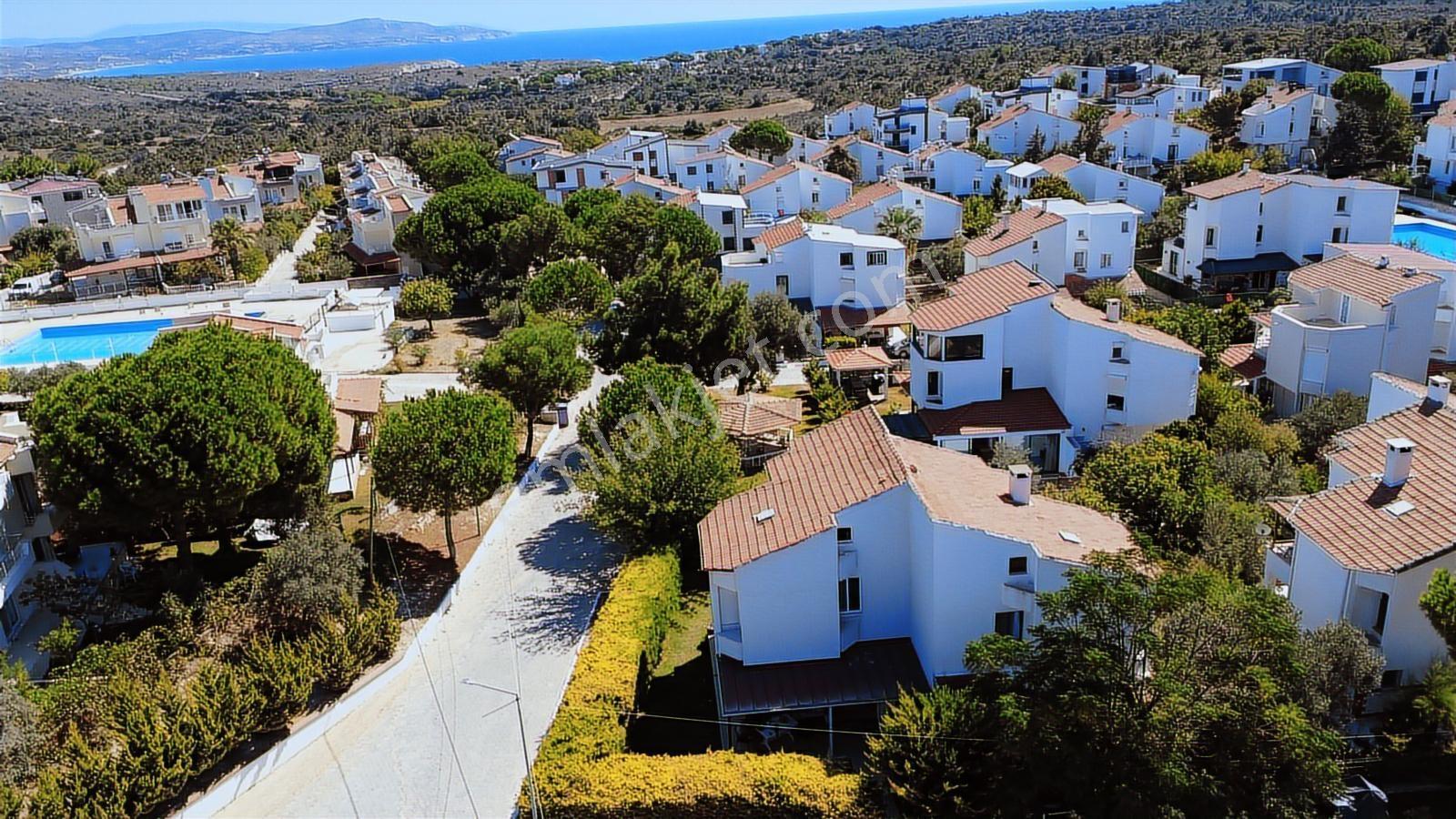 Çeşme Çiftlikköy Serakent Sitesinde Satılık 4+1 Tripleks Villa - Görsel 28