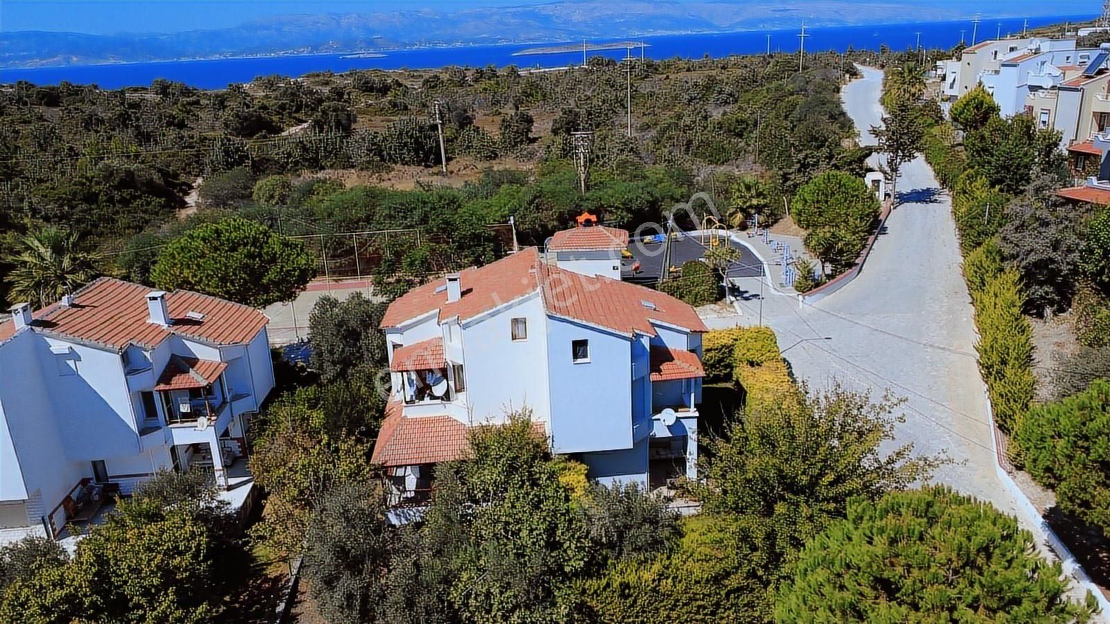 Çeşme Çiftlikköy Serakent Sitesinde Satılık 4+1 Tripleks Villa - Görsel 30