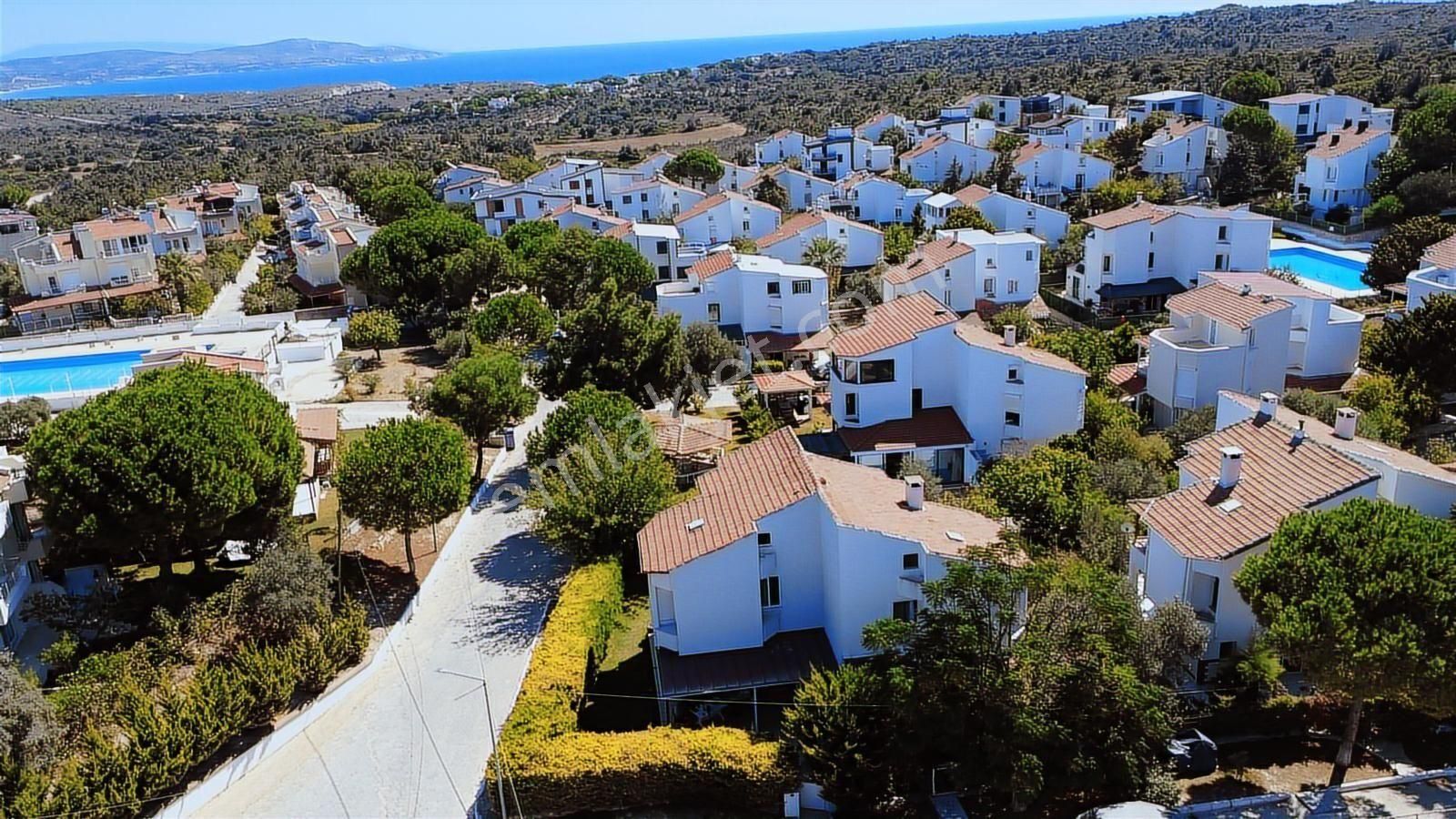 Çeşme Çiftlikköy Serakent Sitesinde Satılık 4+1 Tripleks Villa - Görsel 2