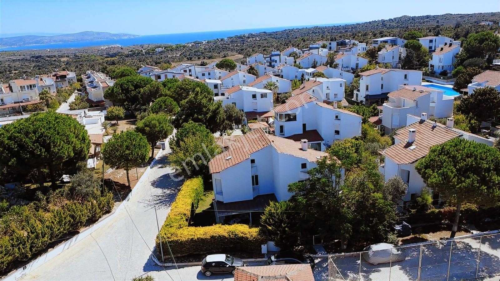 Çeşme Çiftlikköy Serakent Sitesinde Satılık 4+1 Tripleks Villa - Görsel 16
