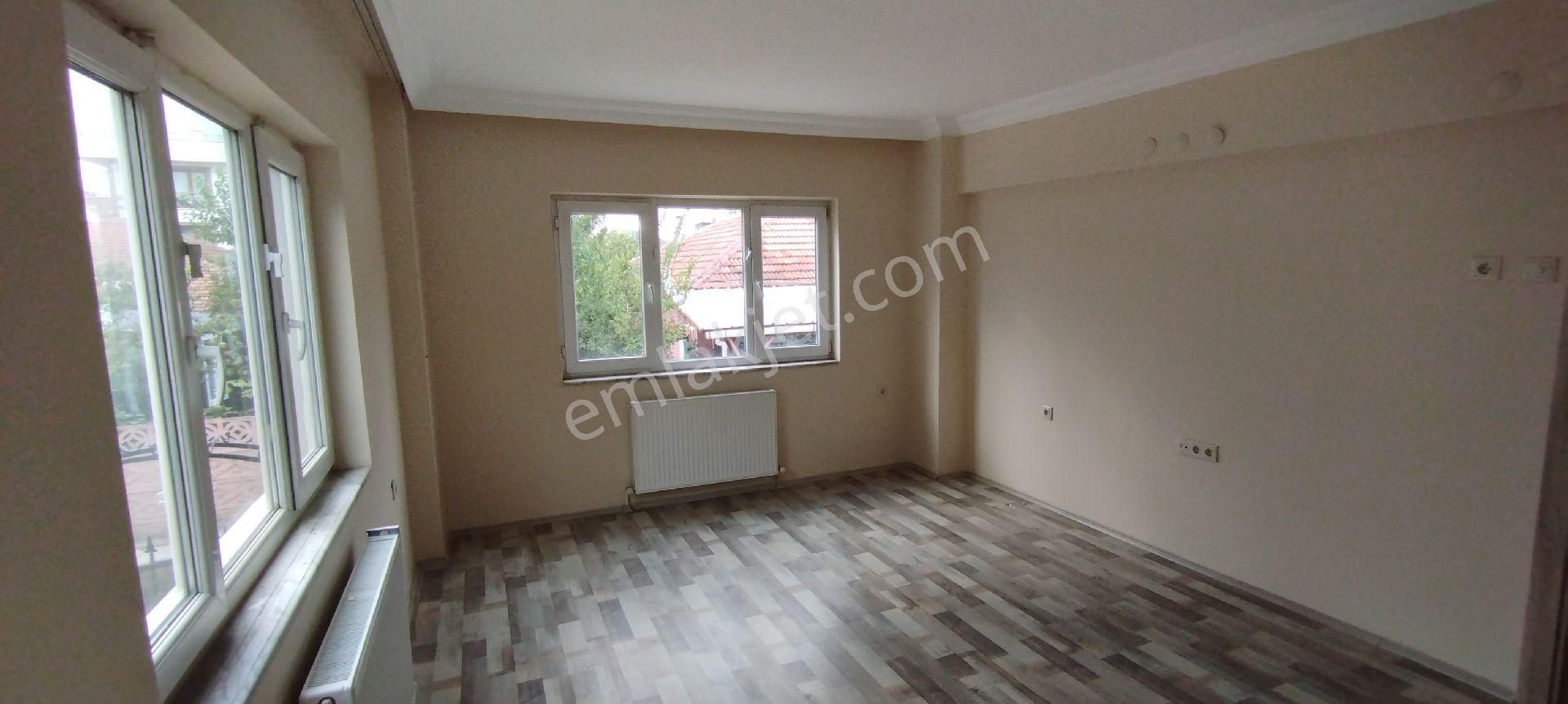 Sakarya Zümrüt Emlak'tan Adapazarı Şeker Mahallesi Pazar Yanında 2+1, Kiralık Daire - Görsel 13