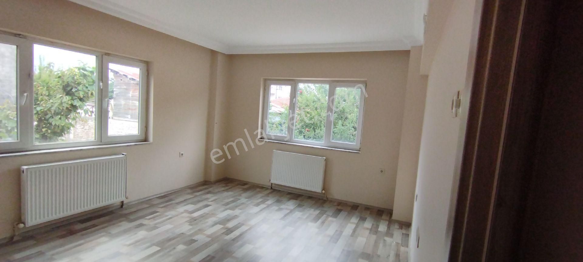 Sakarya Zümrüt Emlak'tan Adapazarı Şeker Mahallesi Pazar Yanında 2+1, Kiralık Daire - Görsel 14