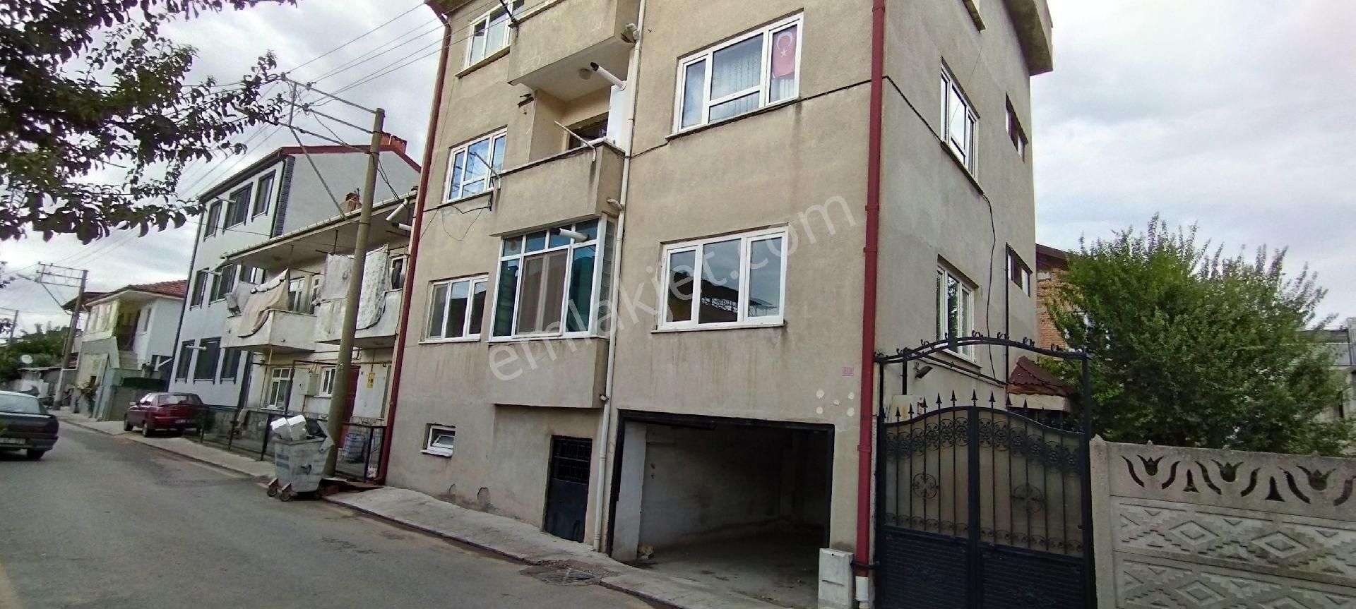 Sakarya Zümrüt Emlak'tan Adapazarı Şeker Mahallesi Pazar Yanında 2+1, Kiralık Daire - Görsel 2