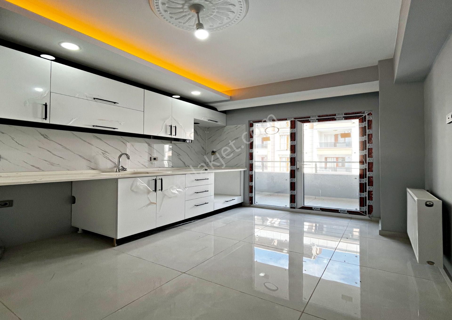 Metrobüse 8 Dk Merkezi Konum Sıfır Ful Dekorlu Geniş 2+1 Satılık