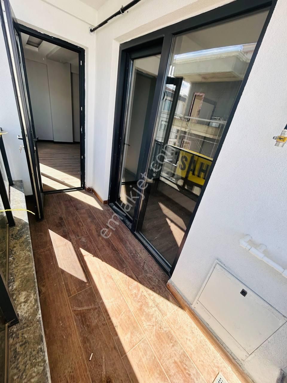 Kurupelitte Tramvay Yakını Ara Kat Satılık Sıfır 1+1 - Görsel 8