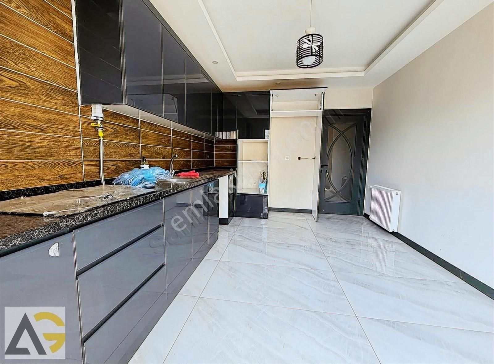 Auradan Petunya Sitesinde 2.5+1 Acil Satılık Daire - Görsel 2