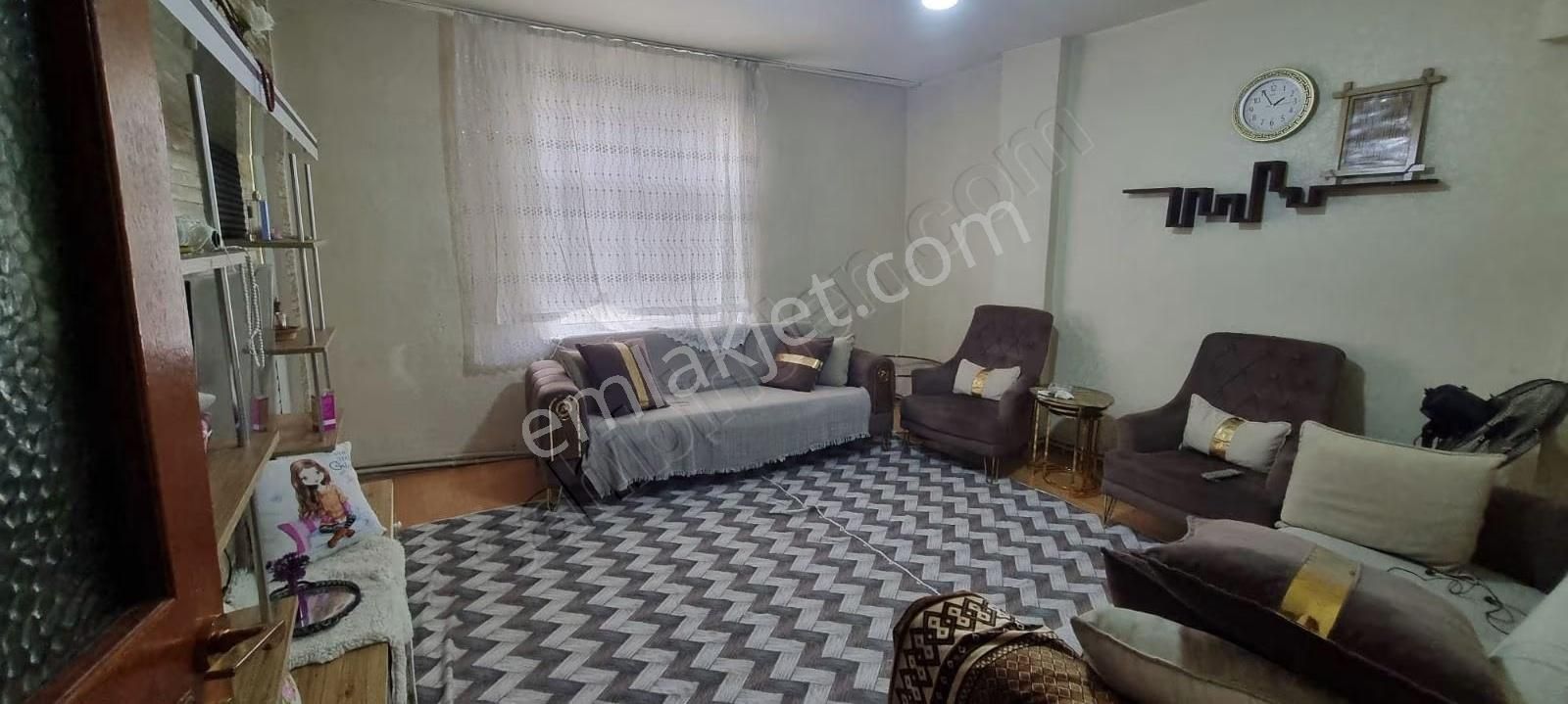 Mehmet Akif Mahallesi 3 Kat 14 Metre Hisseli 2+1 Satılık