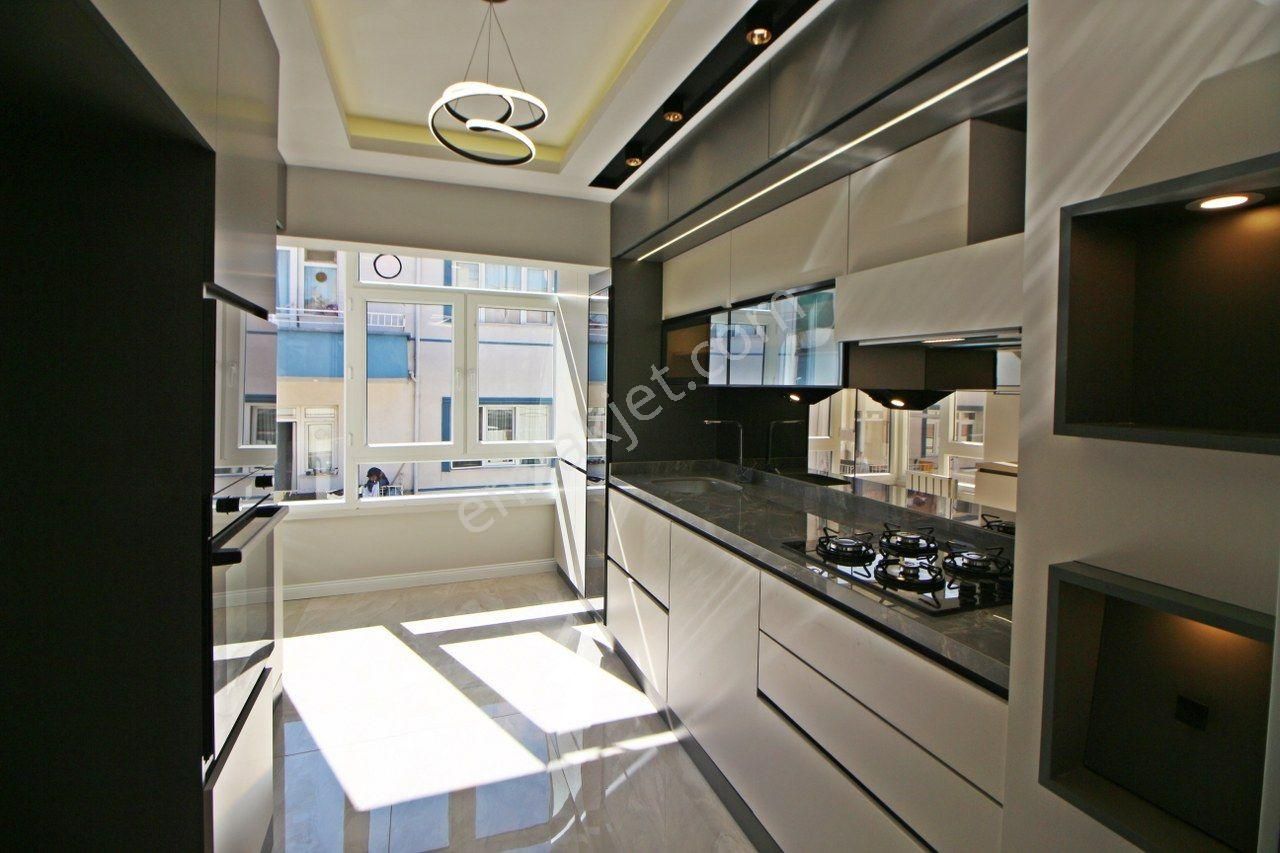 Gamze Emlak'tan Selçuklu'da 3+1^katta^lüx Yapılı Fırsaaat!