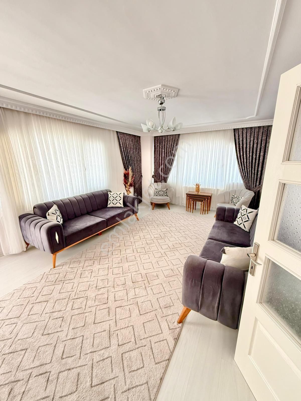 Kuşadası Ege Mahallesinde 3+1 160m2 Asansörlü Sitede - Görsel 15