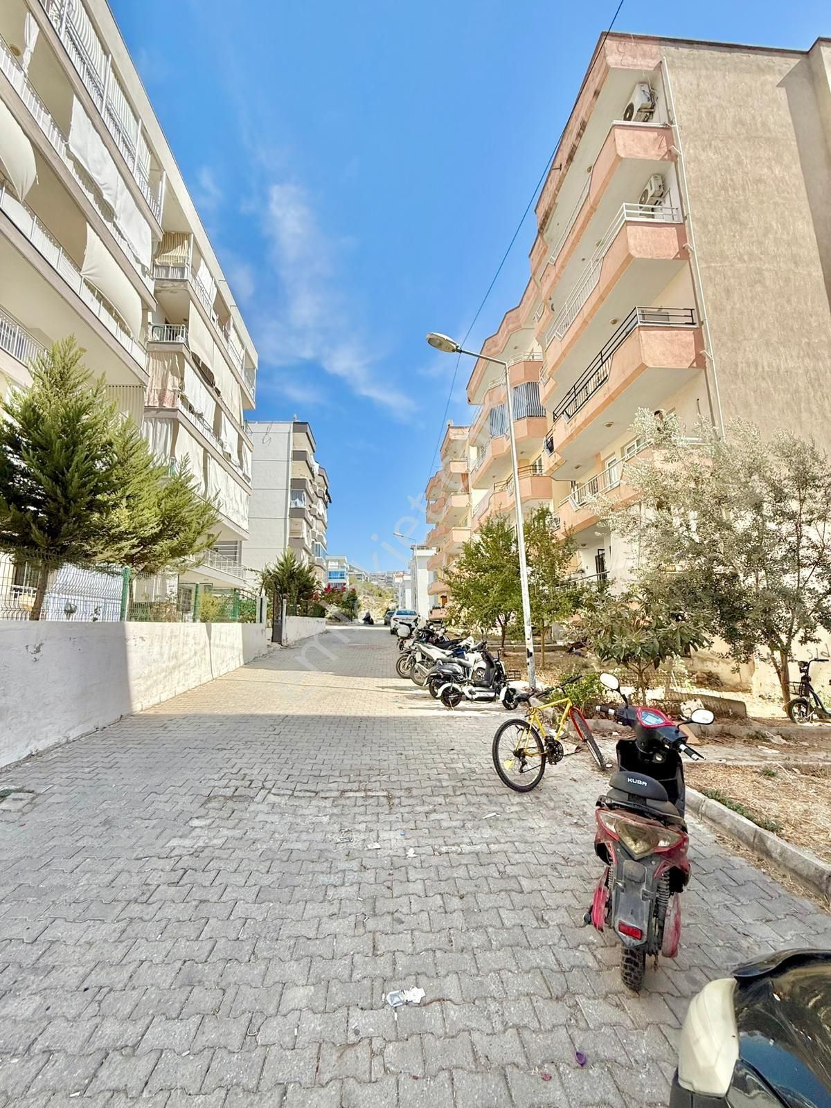 Kuşadası Ege Mahallesinde 3+1 160m2 Asansörlü Sitede