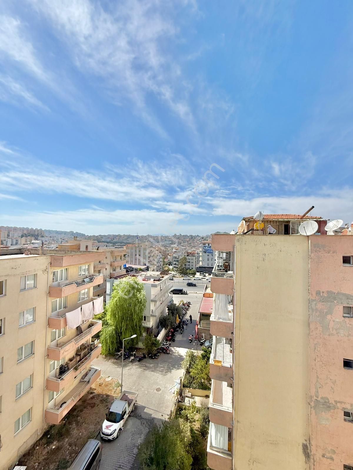 Kuşadası Ege Mahallesinde 3+1 160m2 Asansörlü Sitede - Görsel 2