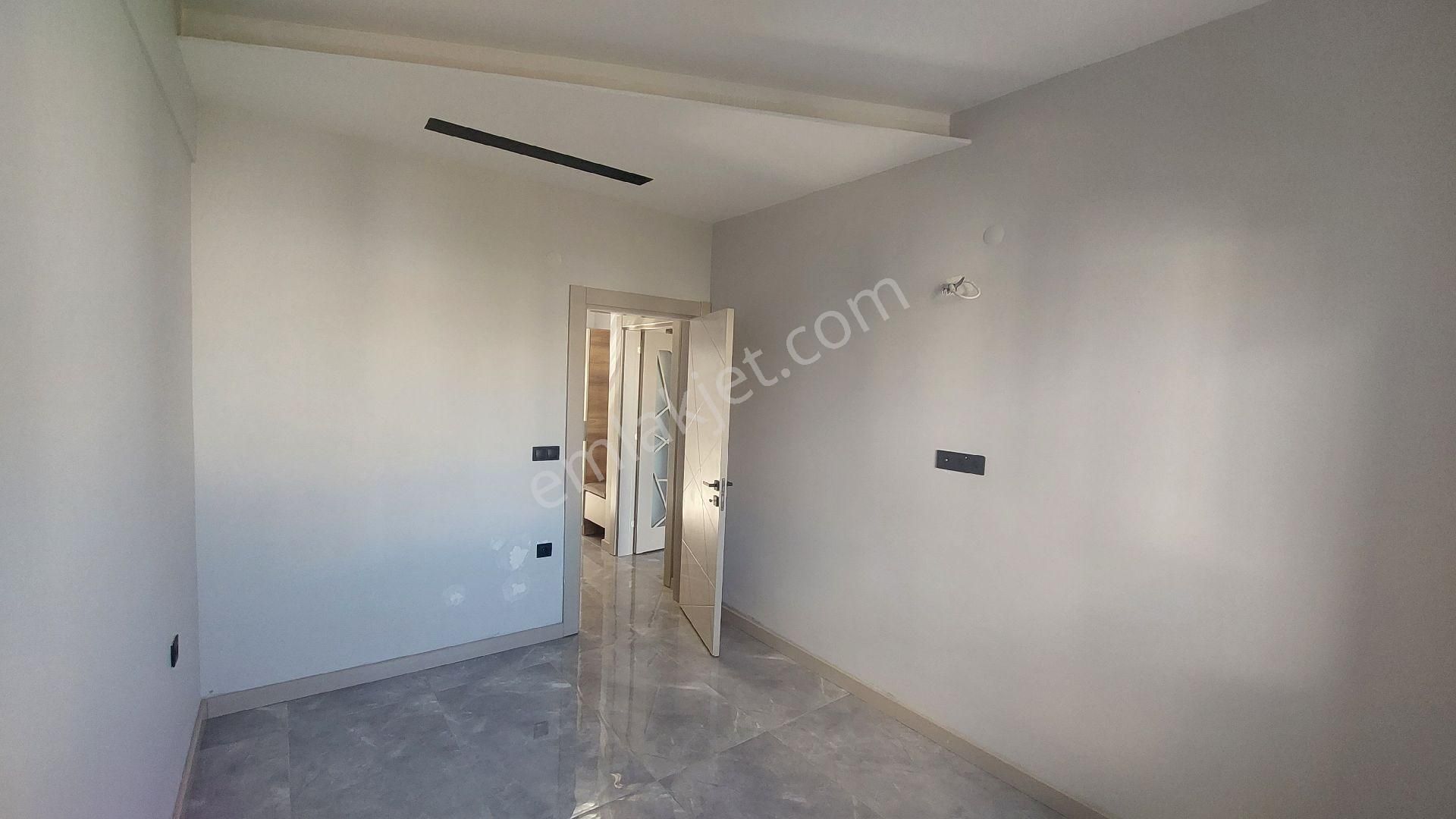 Kuşadası Ege Mahallesinde Havuzlu Sitede Yerden Isıtmalı Satılık 1+1 - Görsel 7