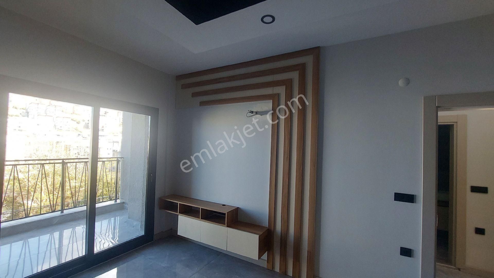 Kuşadası Ege Mahallesinde Havuzlu Sitede Yerden Isıtmalı Satılık 1+1 - Görsel 4