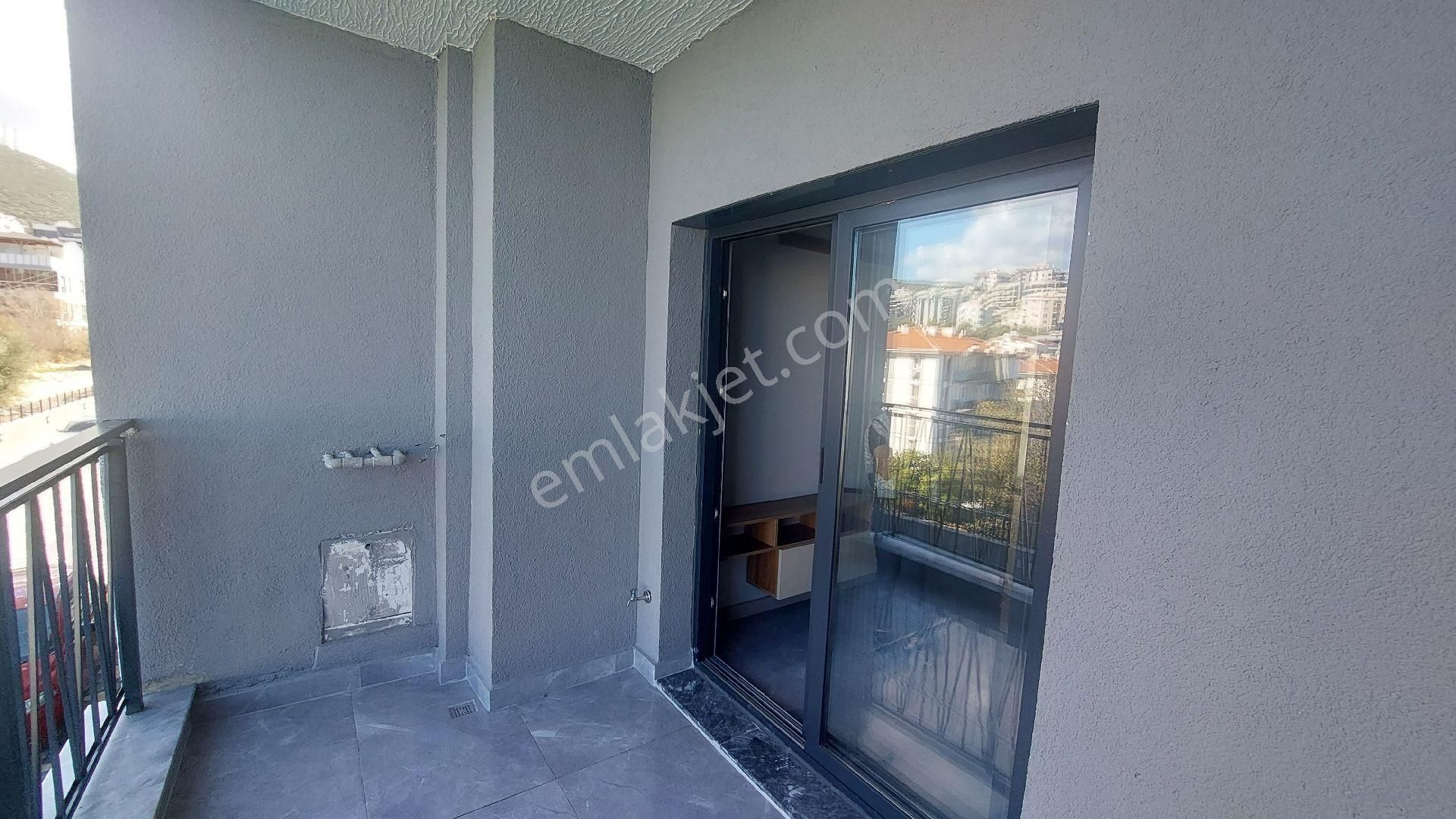 Kuşadası Ege Mahallesinde Havuzlu Sitede Yerden Isıtmalı Satılık 1+1 - Görsel 12