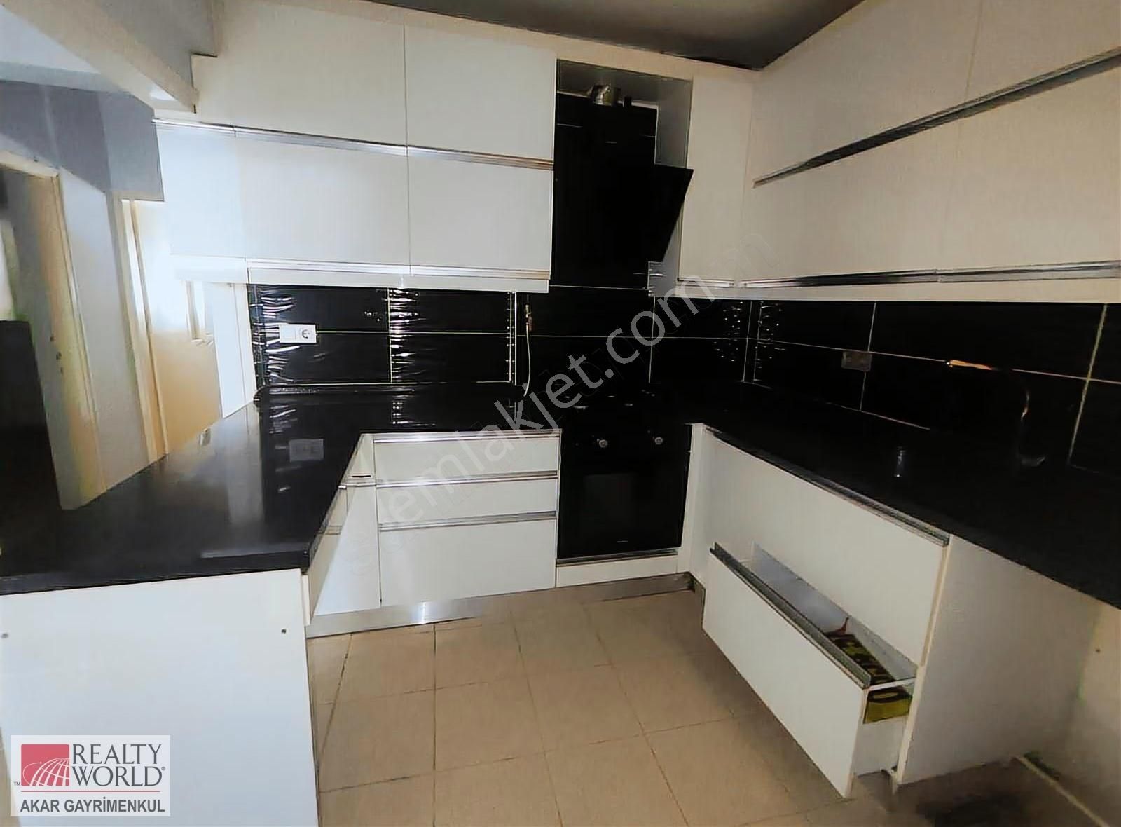 Konak Hatay Metro Yakını Merkezi Konum 2+1 Satılık Daire Rw Akar