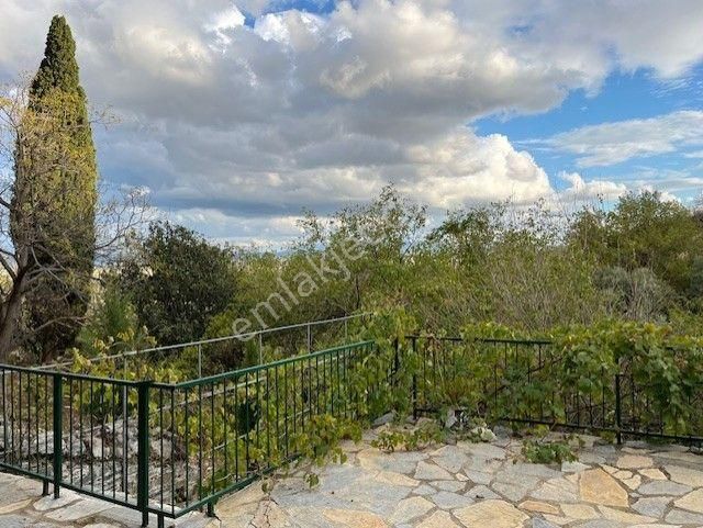 Gelebeç Aziz Nikolas Kilisesi Yanında Çok Özel Konumda Bahçeli Ev - Görsel 2