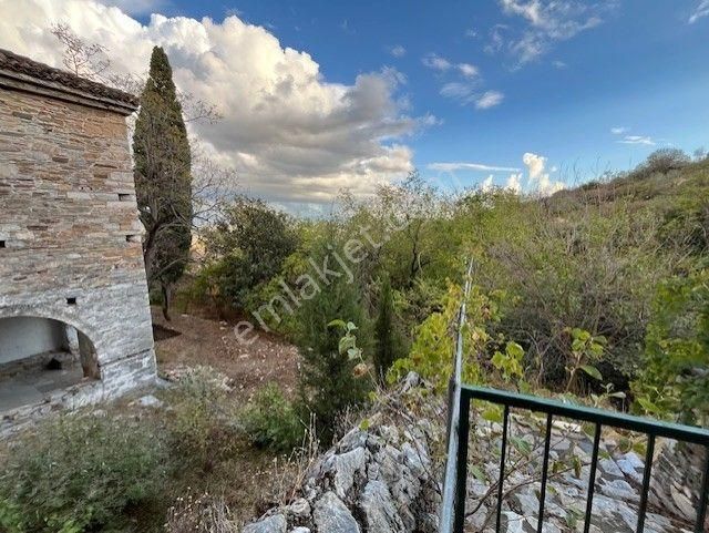 Gelebeç Aziz Nikolas Kilisesi Yanında Çok Özel Konumda Bahçeli Ev - Görsel 20