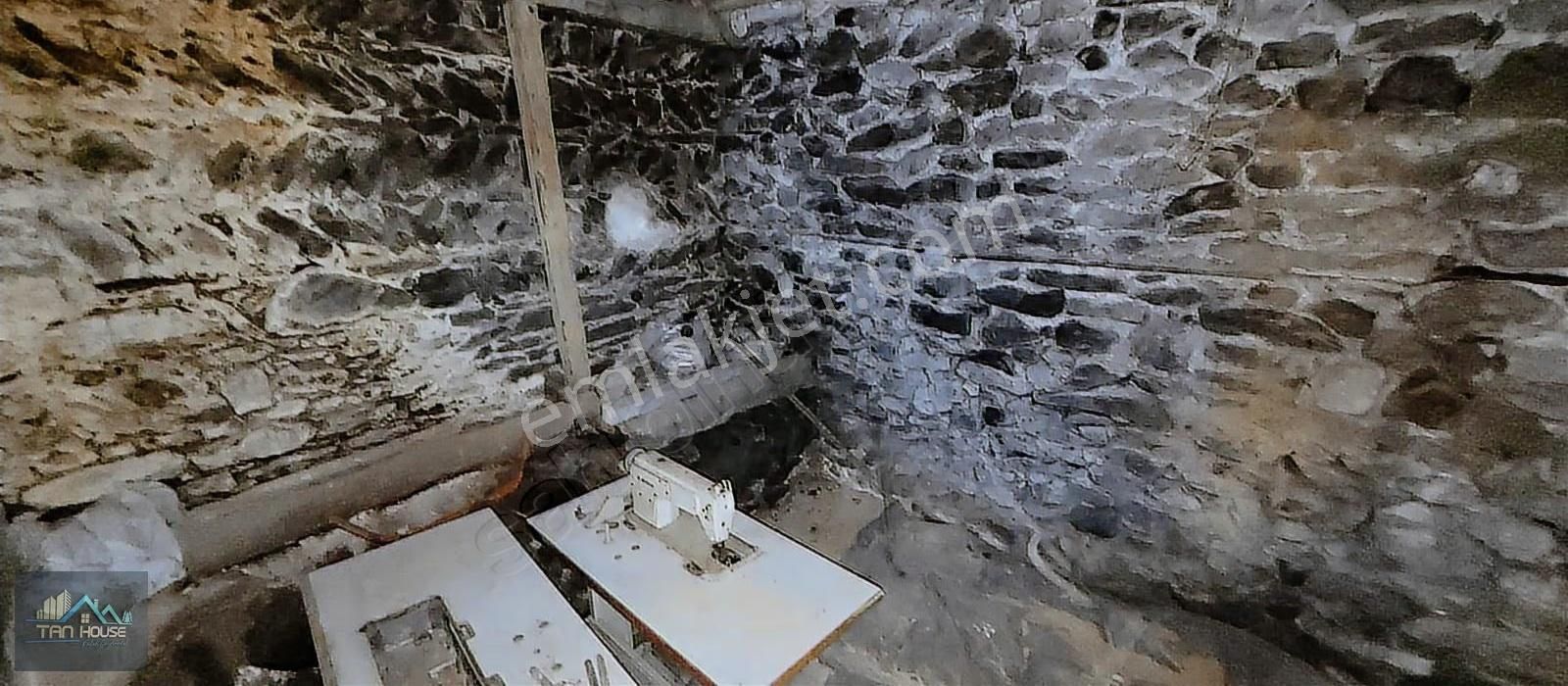 Tan Emlaktan Tarihi Çarşıda Kiralık Müstakil Ev - Görsel 23