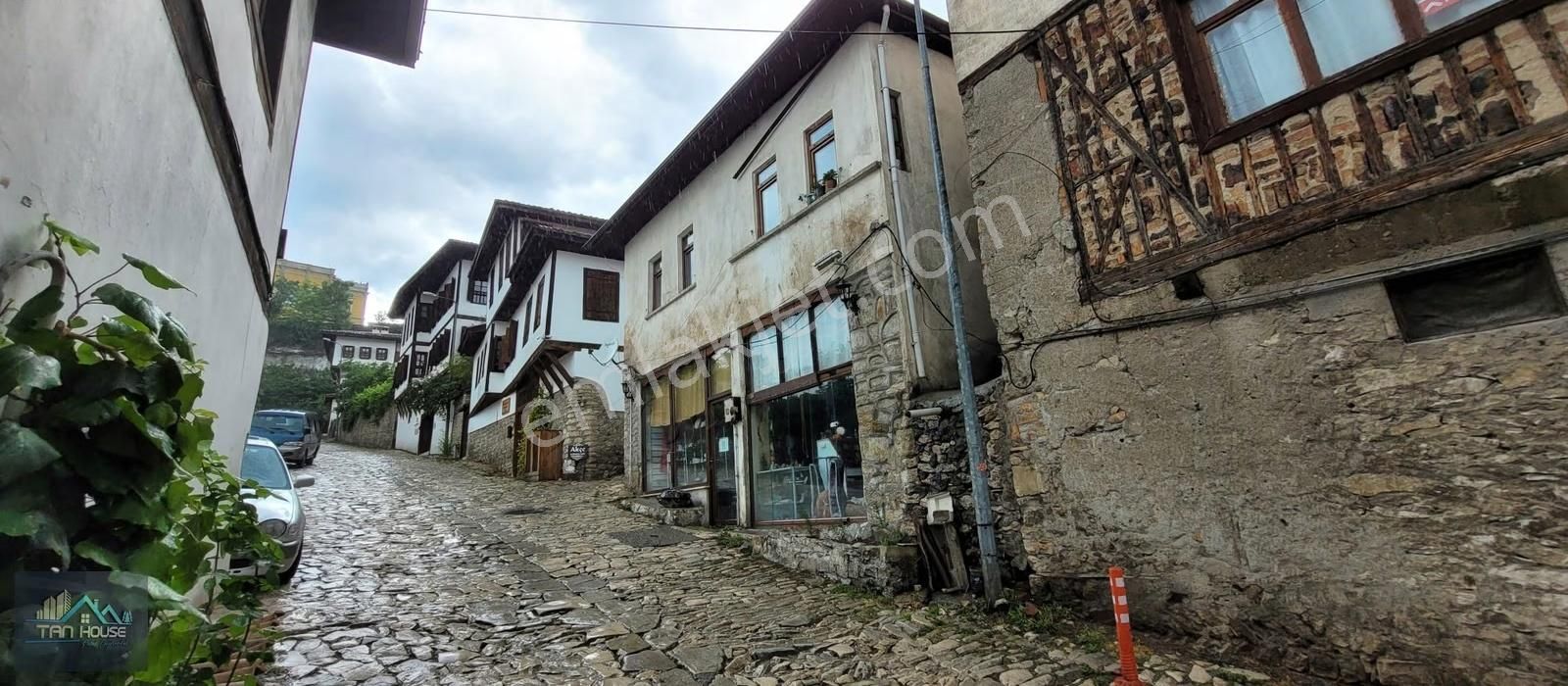 Tan Emlaktan Tarihi Çarşıda Kiralık Müstakil Ev - Görsel 11