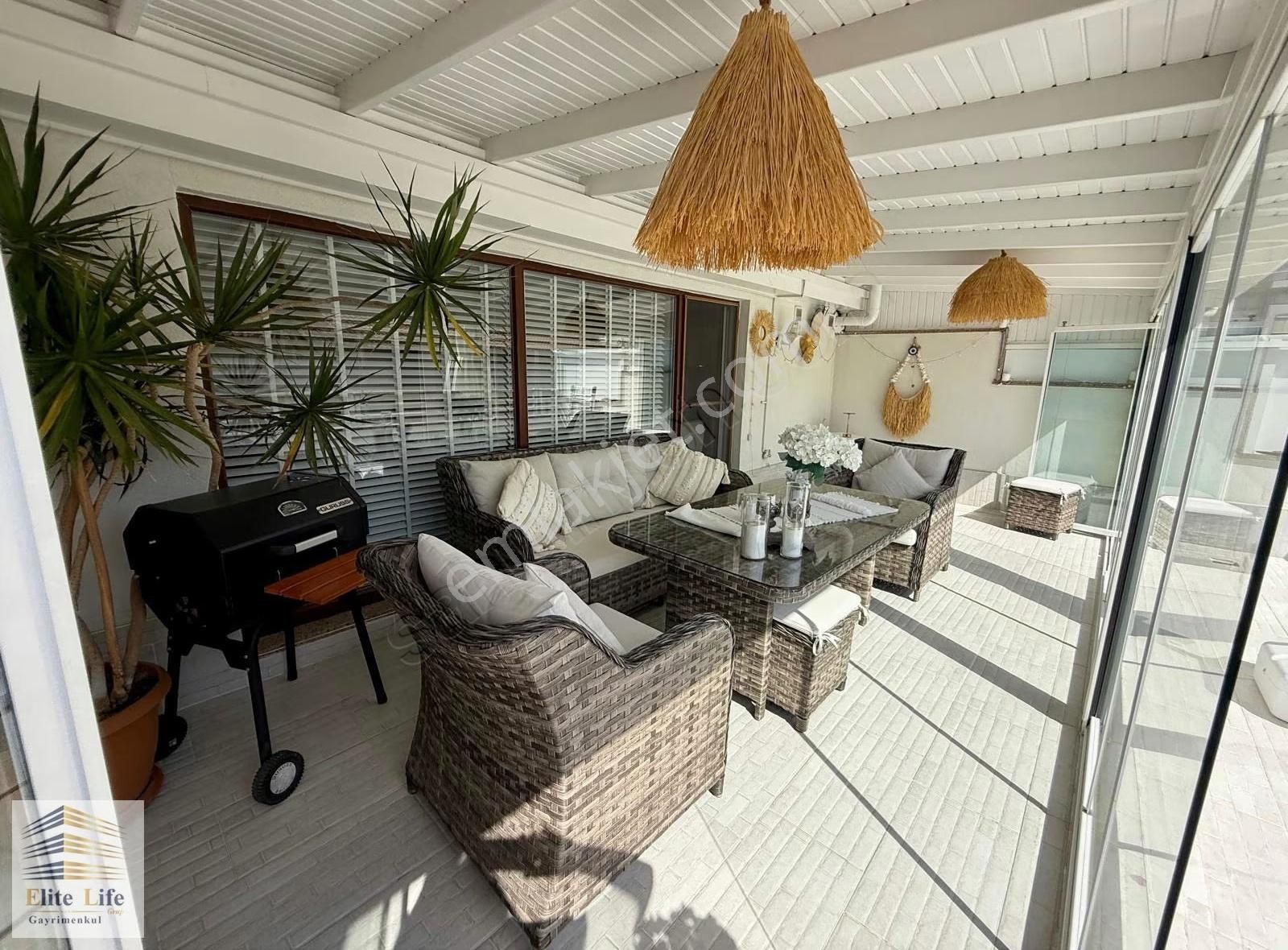 Rose Marıne Sitesinde 150 M2 2+1 Teras Kat Deniz Manzaralı Daire - Görsel 3