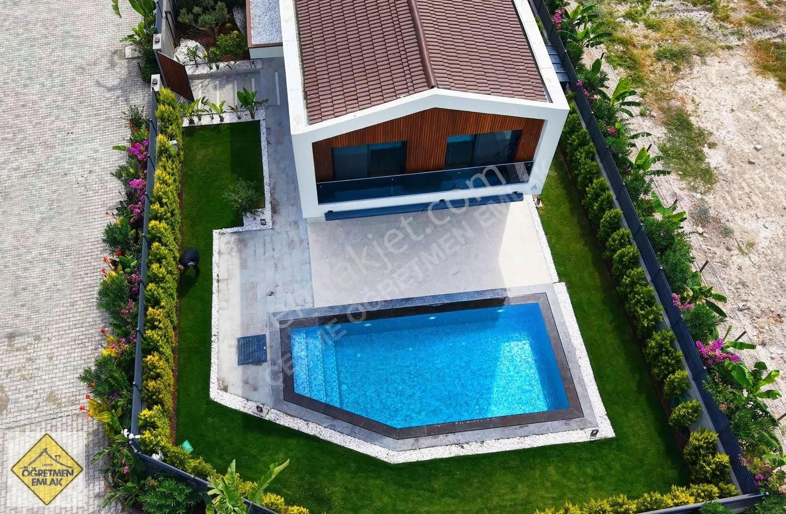 Çeşme Alaçatı Da Köşe Parsel Tam Müstakil Muhteşem Satılık Villa - Görsel 3