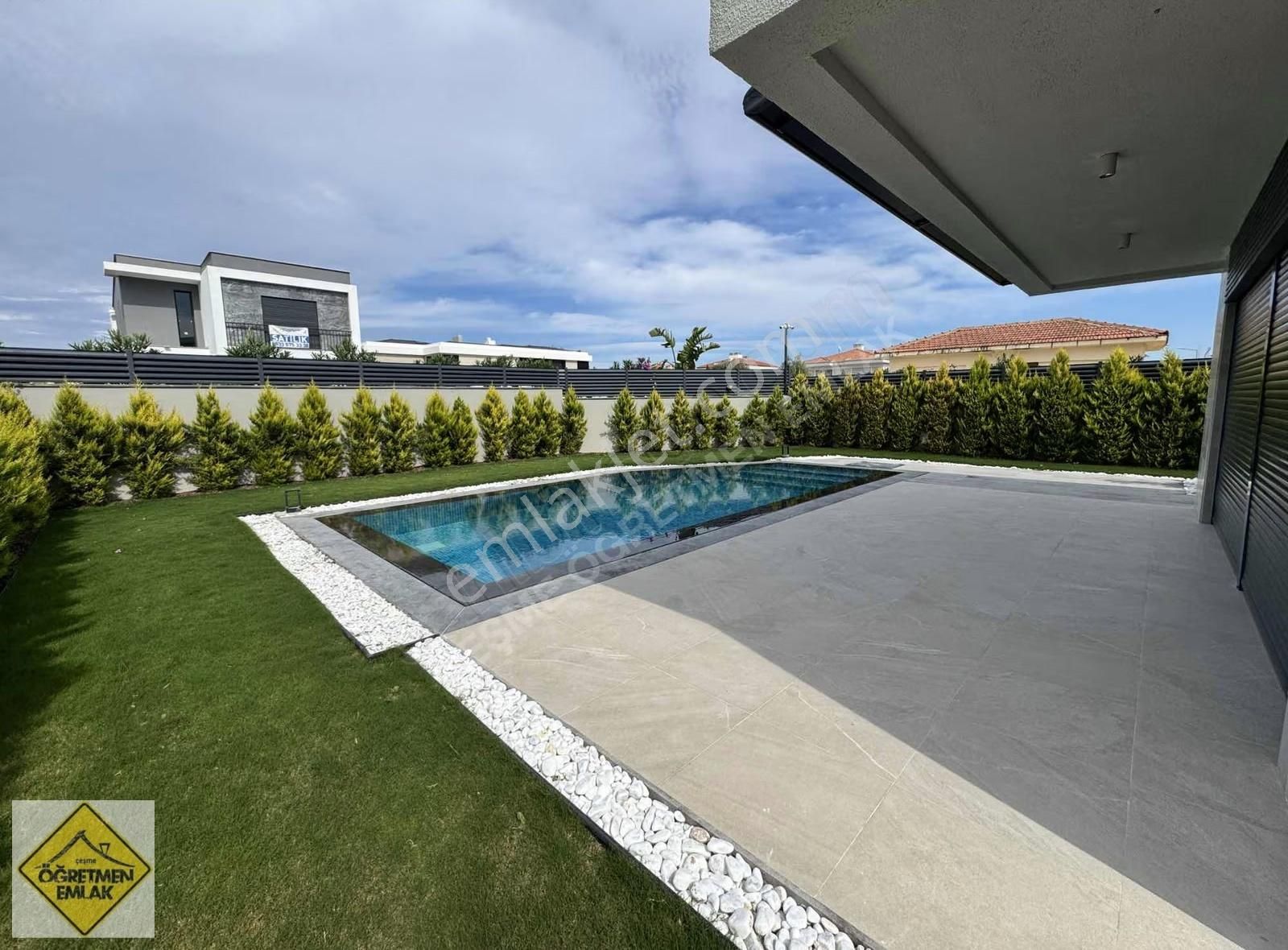 Çeşme Alaçatı Da Köşe Parsel Tam Müstakil Muhteşem Satılık Villa - Görsel 14