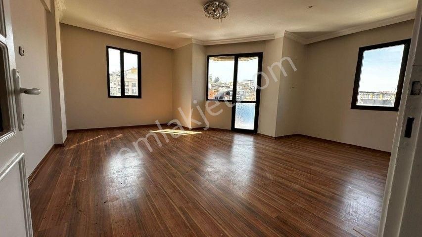 Bayraklı Emek Mahallesinde 3+1 Avantajlı Satılık Daire - Görsel 2