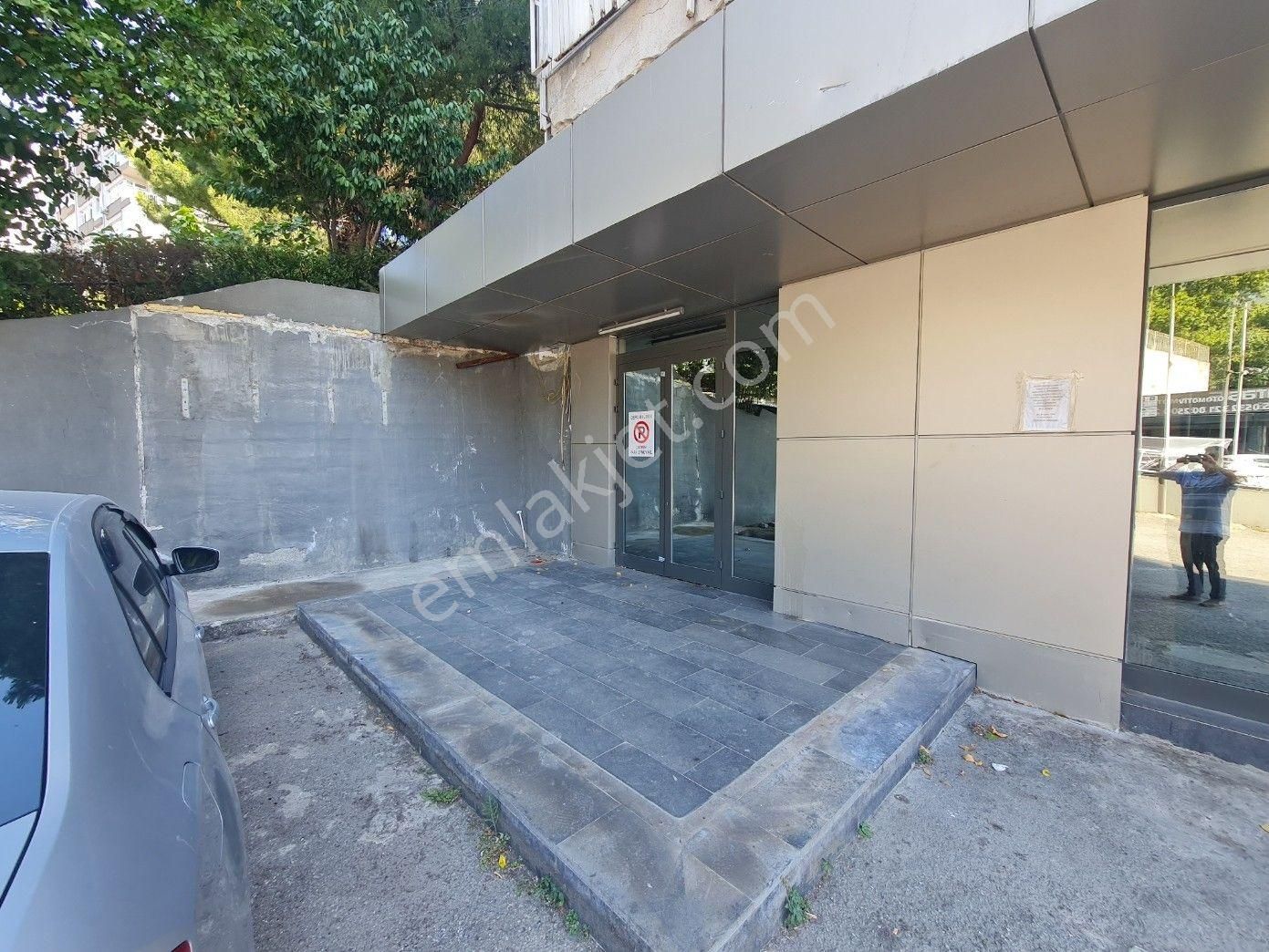 Kadıköy Acıbademde Yüksek Arsa Paylı Satılık Dükkan - Görsel 5