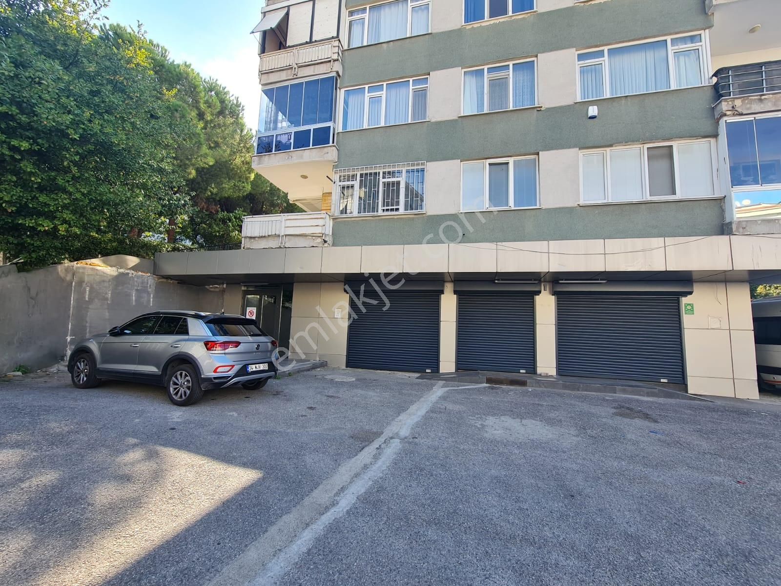 Kadıköy Acıbademde Yüksek Arsa Paylı Satılık Dükkan