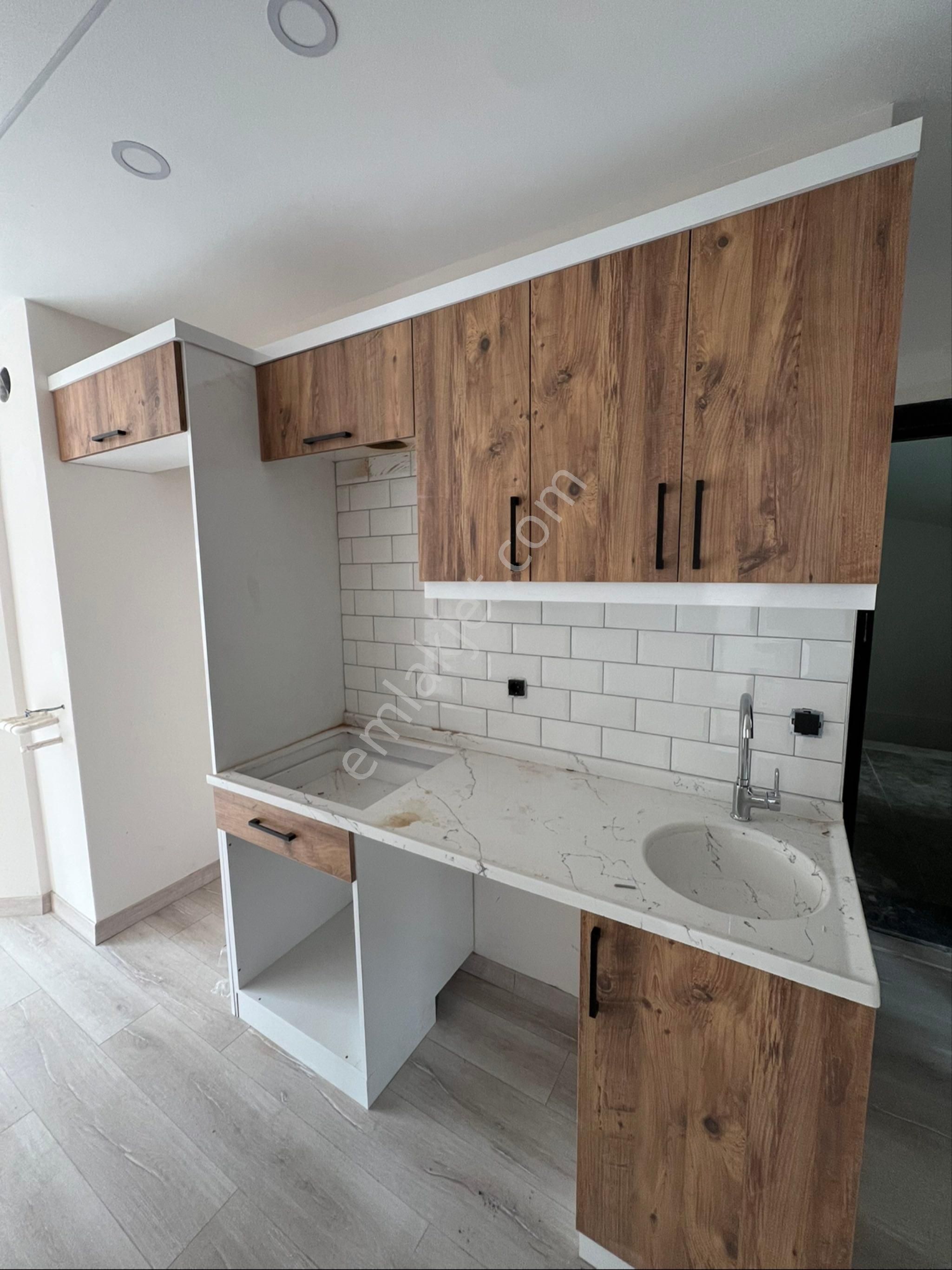 Akalından Üçyol Metroya 3 Dk Yerden Isıtmalı Asansörlü Sıfır 2+1 - Görsel 18