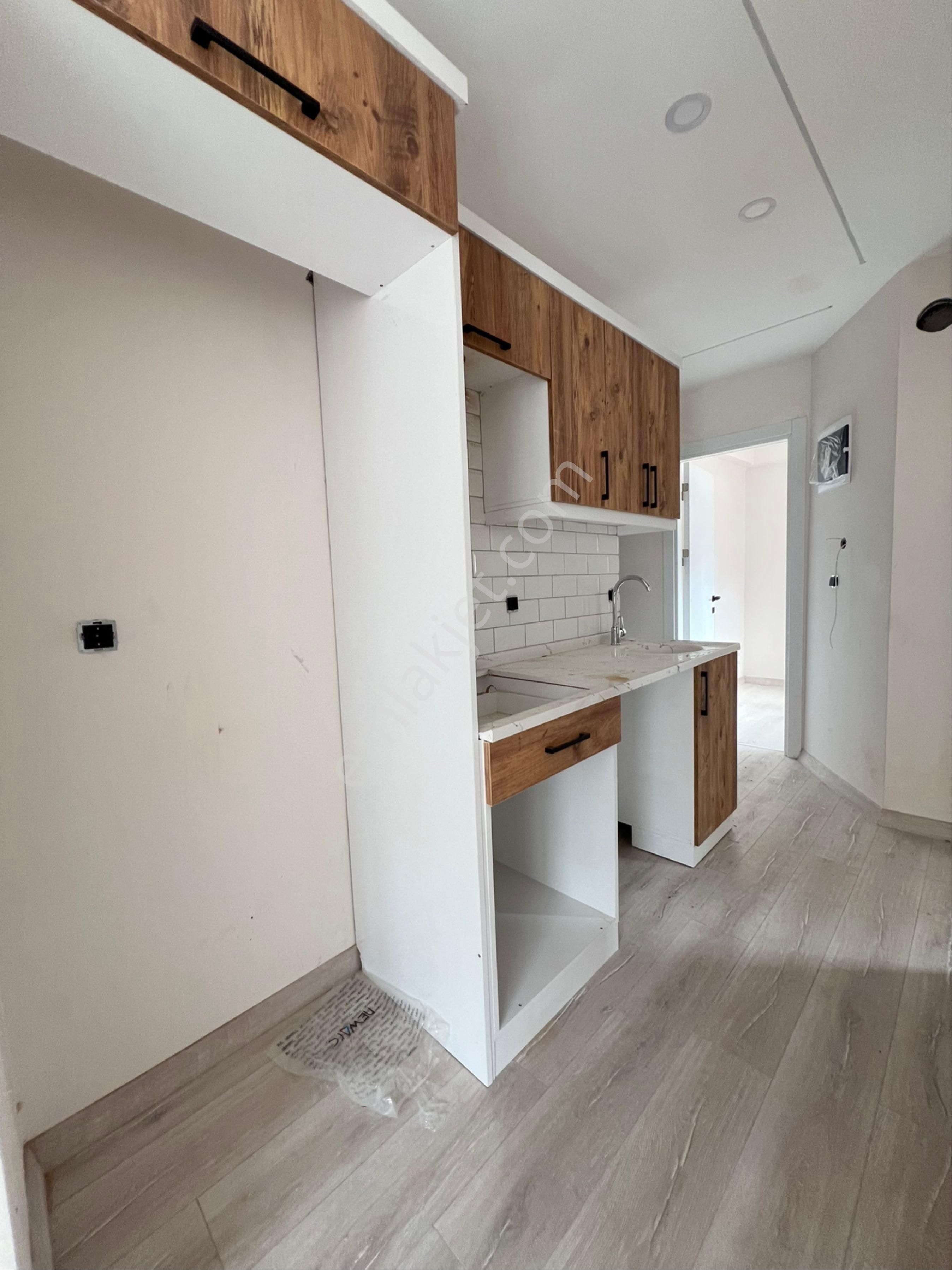 Akalından Üçyol Metroya 3 Dk Yerden Isıtmalı Asansörlü Sıfır 2+1 - Görsel 12