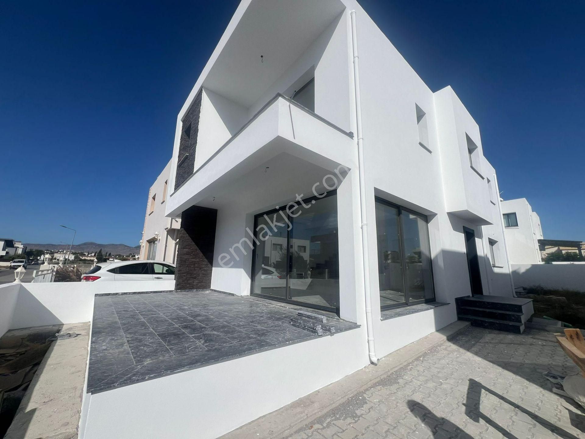 Lefkoşa Gönyeli'de Türk Koçanlı Satılık 3+1 Modern Villa !! - Görsel 2