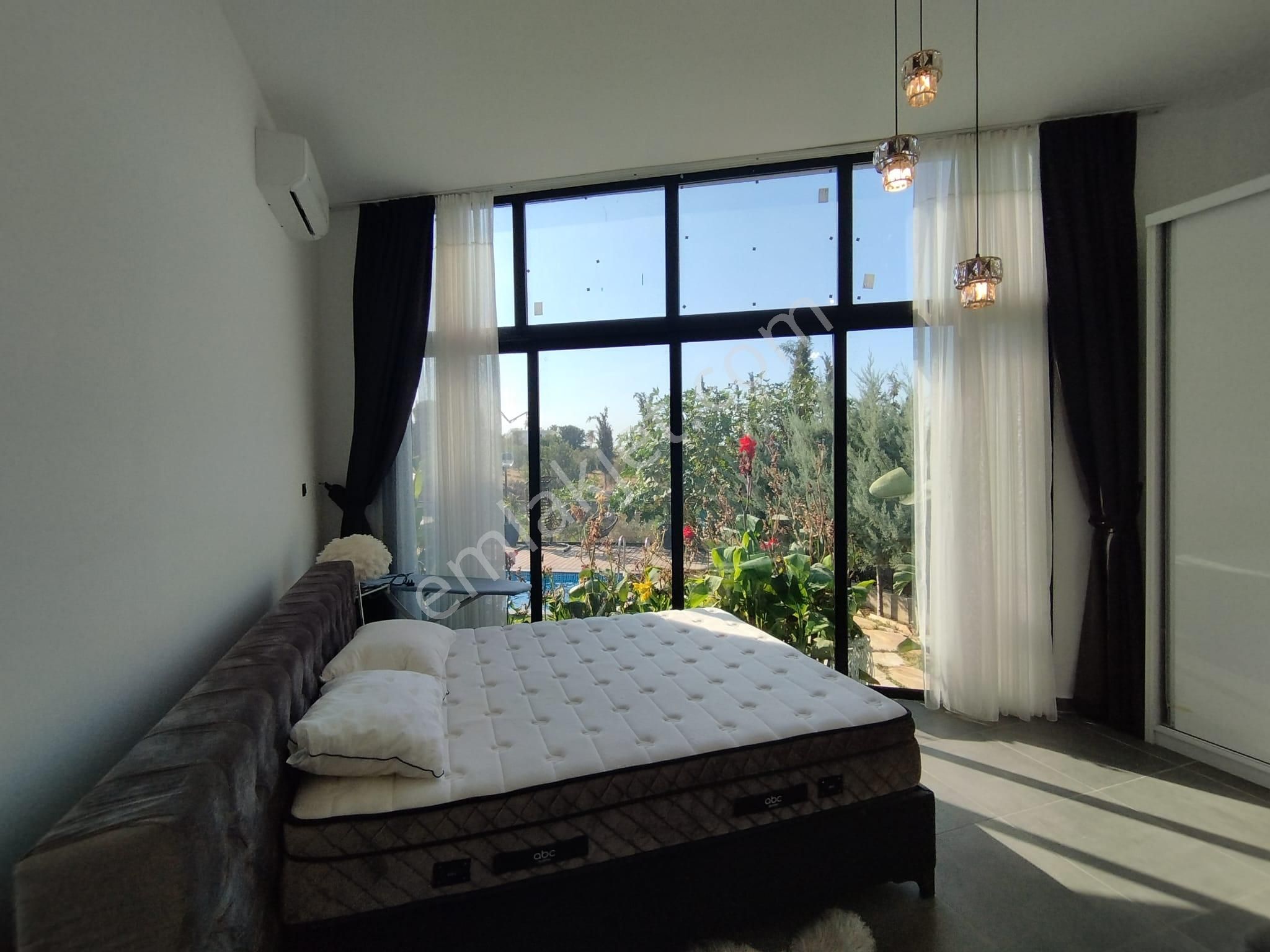 Girne Çatalköy'de Deniz Manzaralı, Özel Havuzlu Ve Full Eşyalı Satılık 3+1 Villa !! - Görsel 16