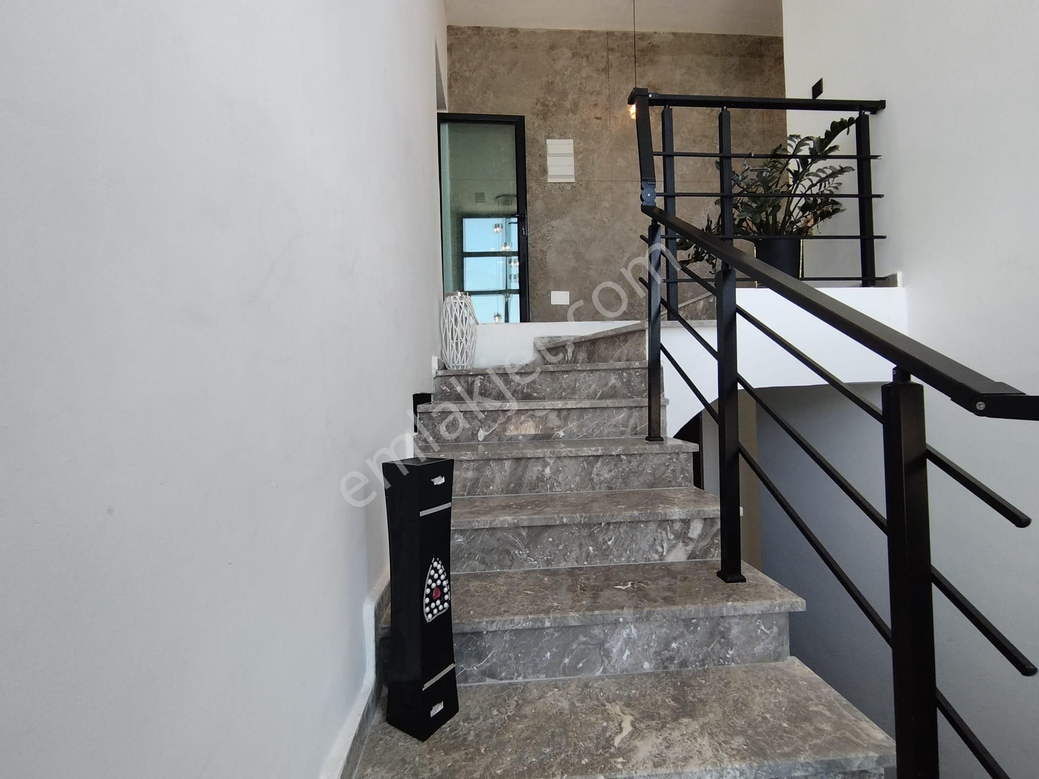 Girne Çatalköy'de Deniz Manzaralı, Özel Havuzlu Ve Full Eşyalı Satılık 3+1 Villa !! - Görsel 11