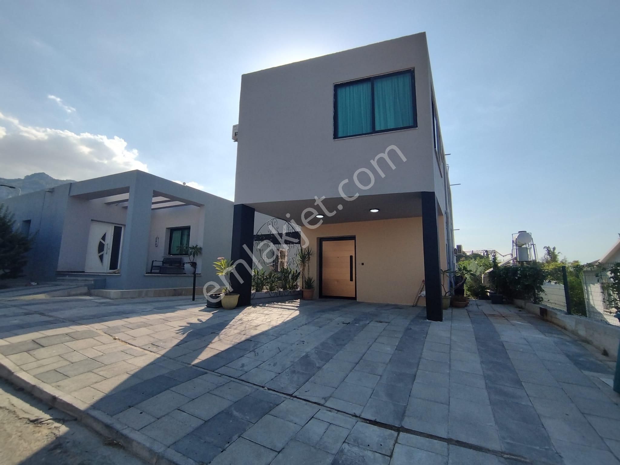 Girne Çatalköy'de Deniz Manzaralı, Özel Havuzlu Ve Full Eşyalı Satılık 3+1 Villa !! - Görsel 25