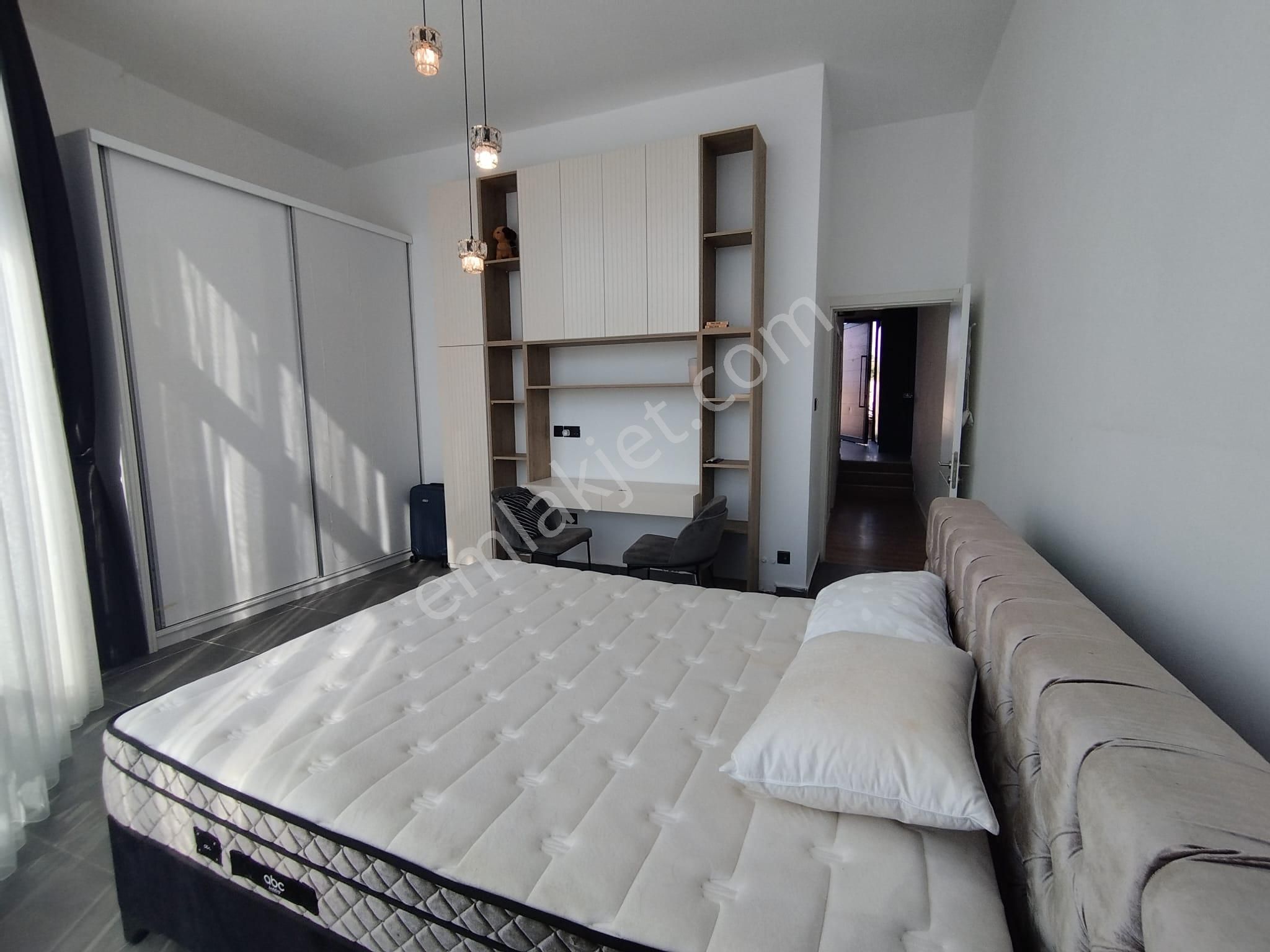 Girne Çatalköy'de Deniz Manzaralı, Özel Havuzlu Ve Full Eşyalı Satılık 3+1 Villa !! - Görsel 13