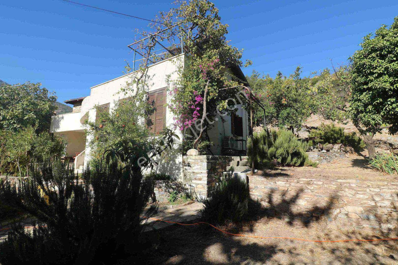 ''domatıa'' Eskıdoğanbey De Genış Arsalı Müstakıl Ev