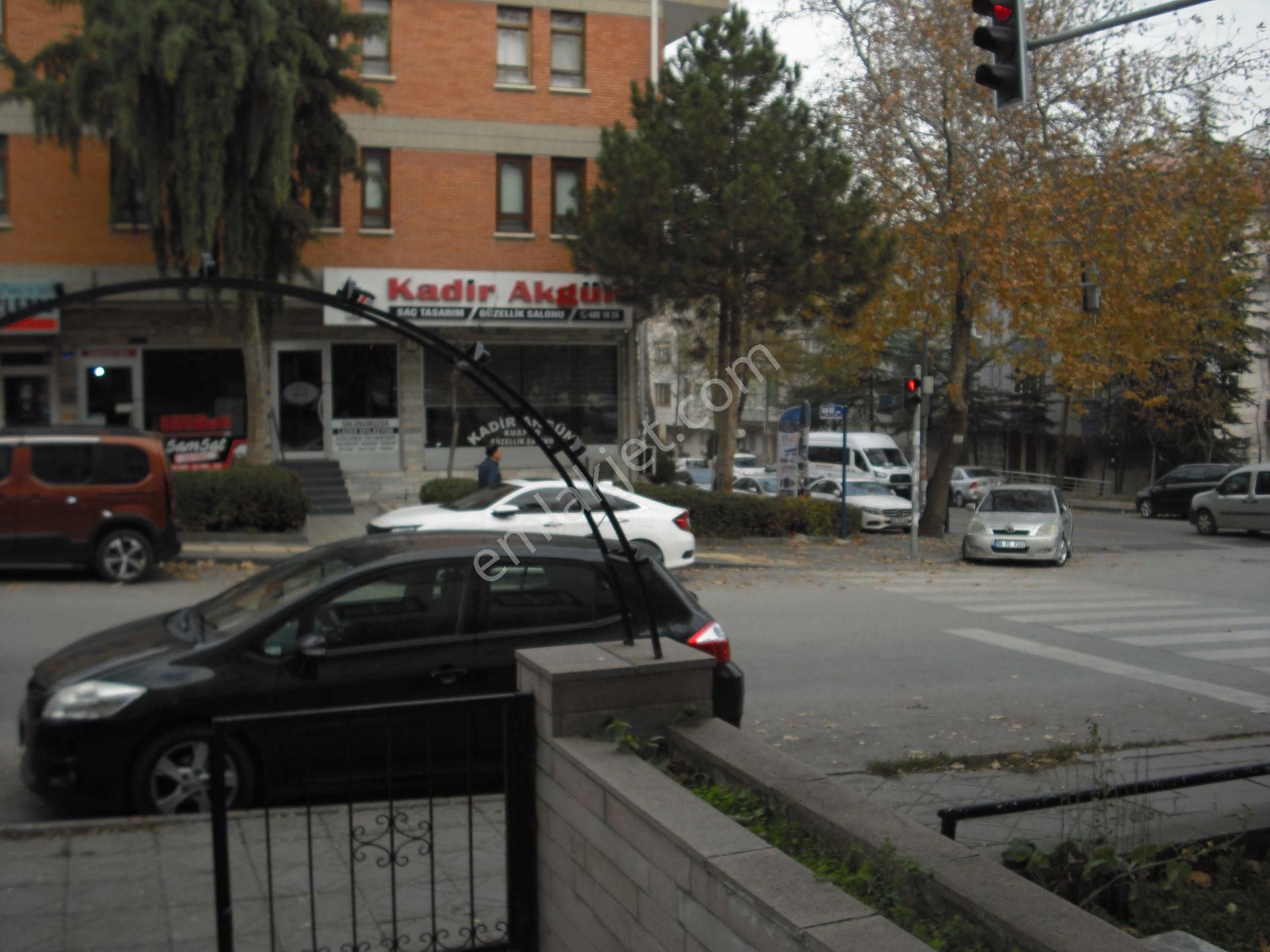 Möbleli Dikmen Ç.emeç Bulvarına Çok Yakın Hürriyet Caddesinde 3+1 Kombili - Görsel 28