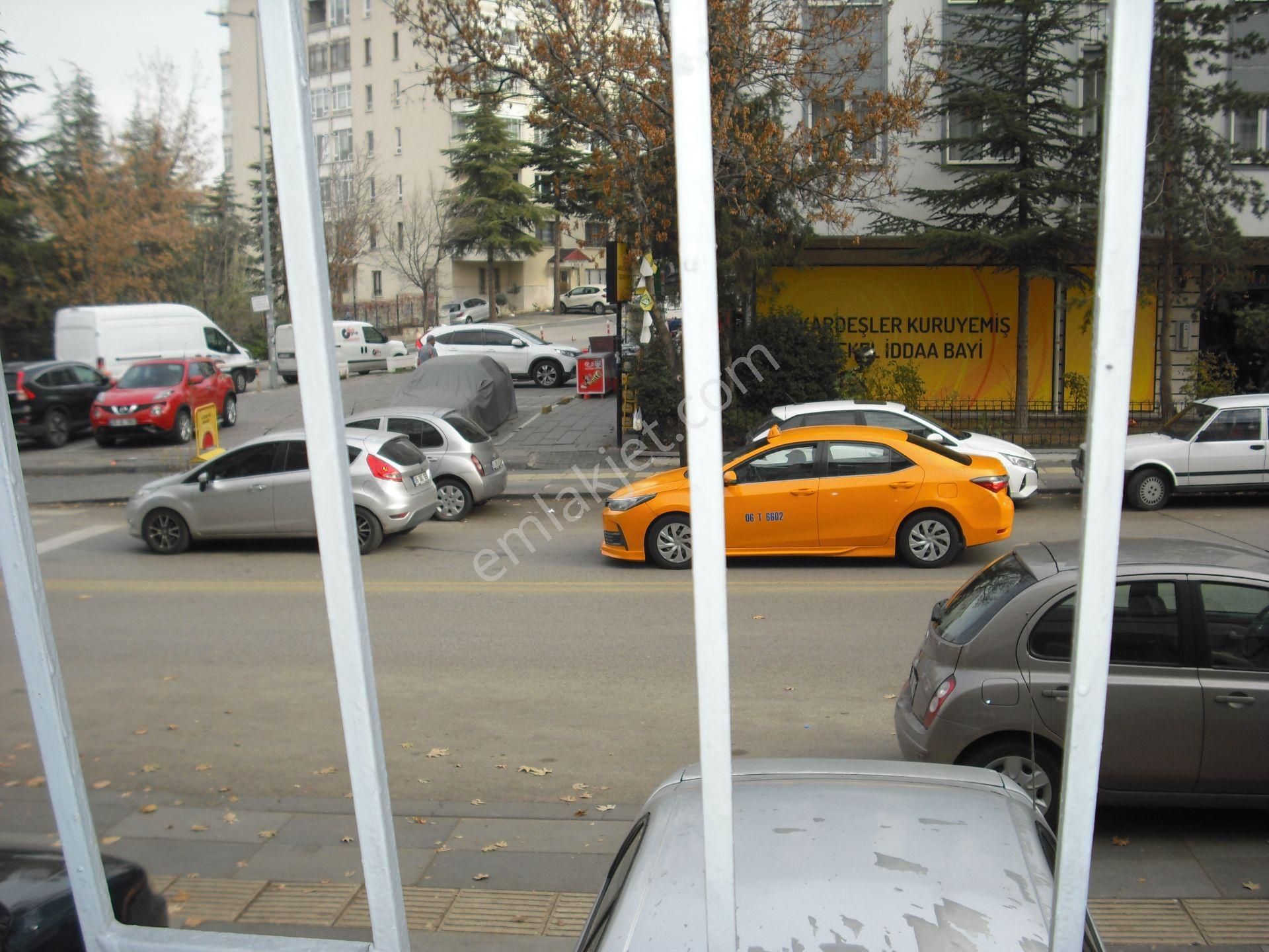 Möbleli Dikmen Ç.emeç Bulvarına Çok Yakın Hürriyet Caddesinde 3+1 Kombili - Görsel 23
