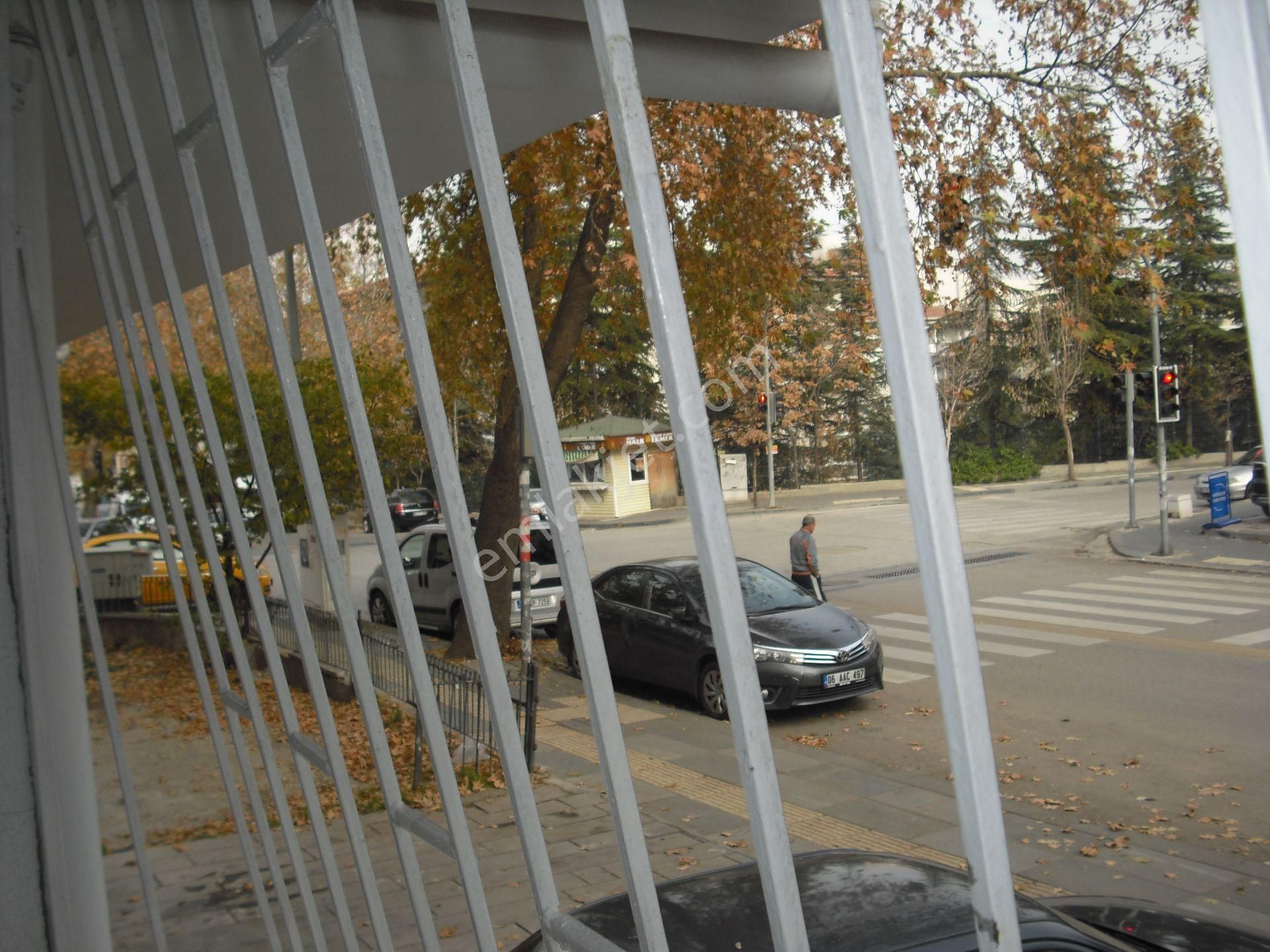 Möbleli Dikmen Ç.emeç Bulvarına Çok Yakın Hürriyet Caddesinde 3+1 Kombili - Görsel 21