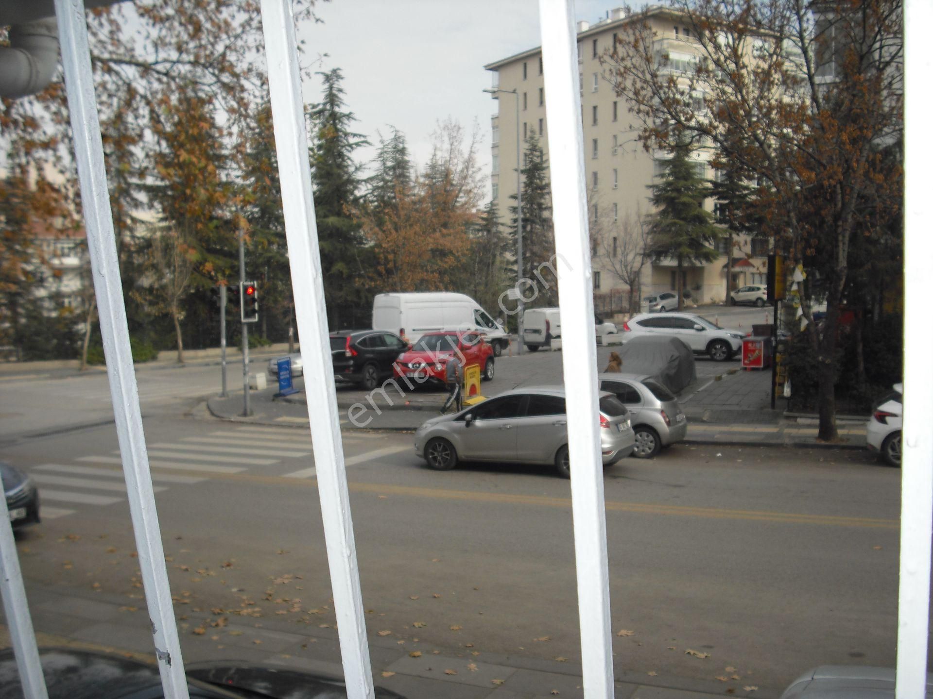 Möbleli Dikmen Ç.emeç Bulvarına Çok Yakın Hürriyet Caddesinde 3+1 Kombili - Görsel 22