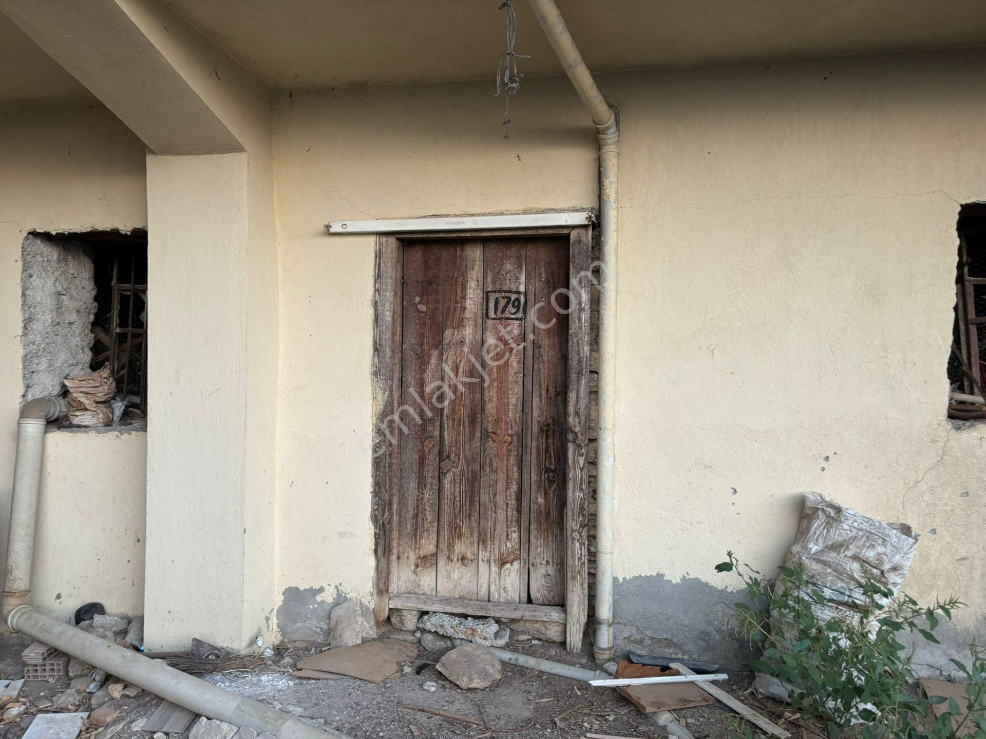 Esenköy Mah De Satılık 2 Katlı Müstakil Bahçeli Ev - Görsel 24