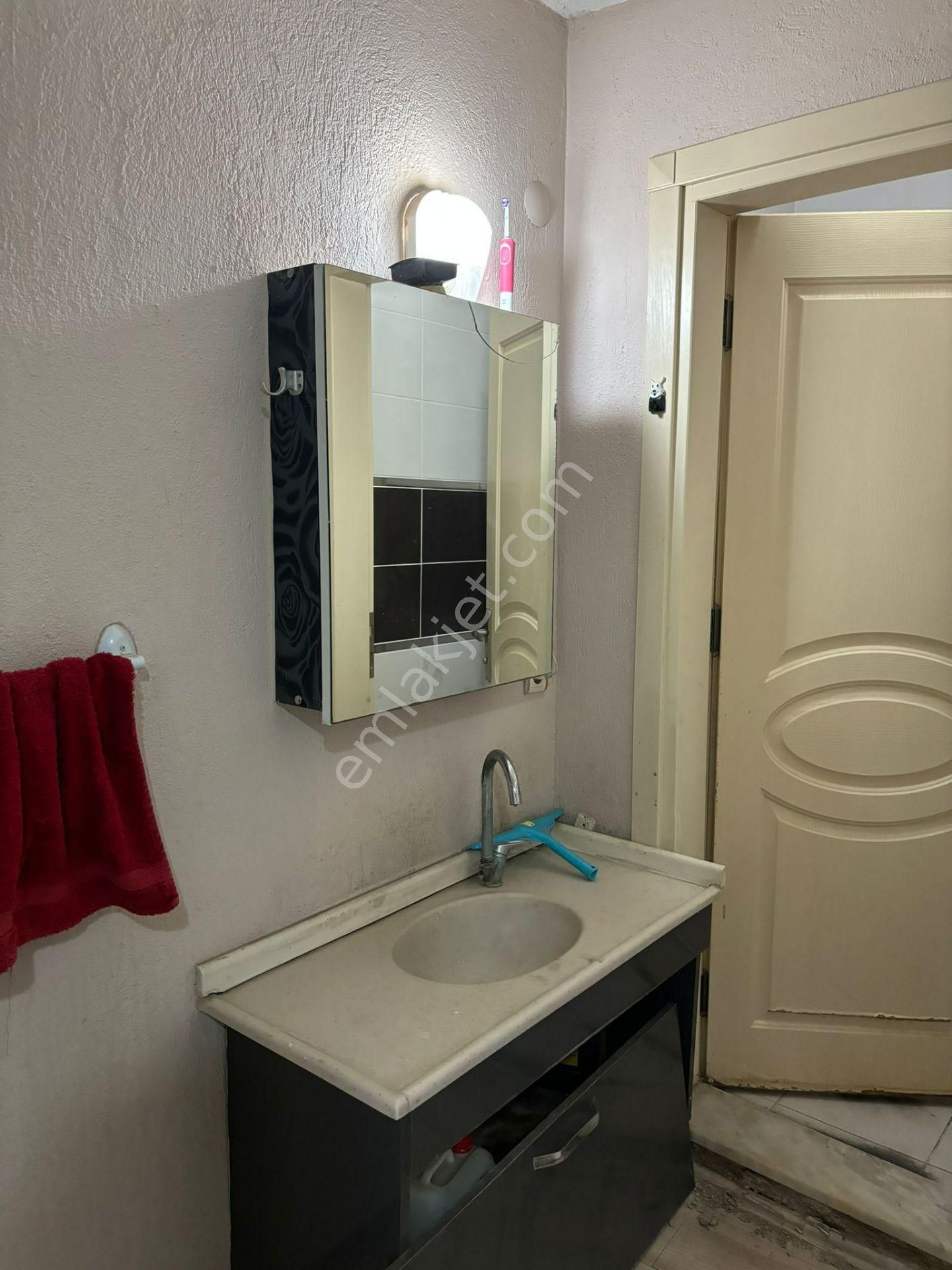 Esenköy Mah De Satılık 2 Katlı Müstakil Bahçeli Ev - Görsel 15