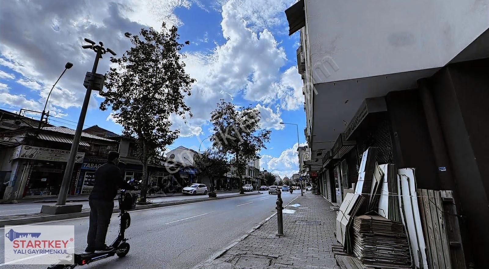Konak Gaziler Cd Üzerinde Dericiler İş Merkezinde Satılık Dükkan - Görsel 3