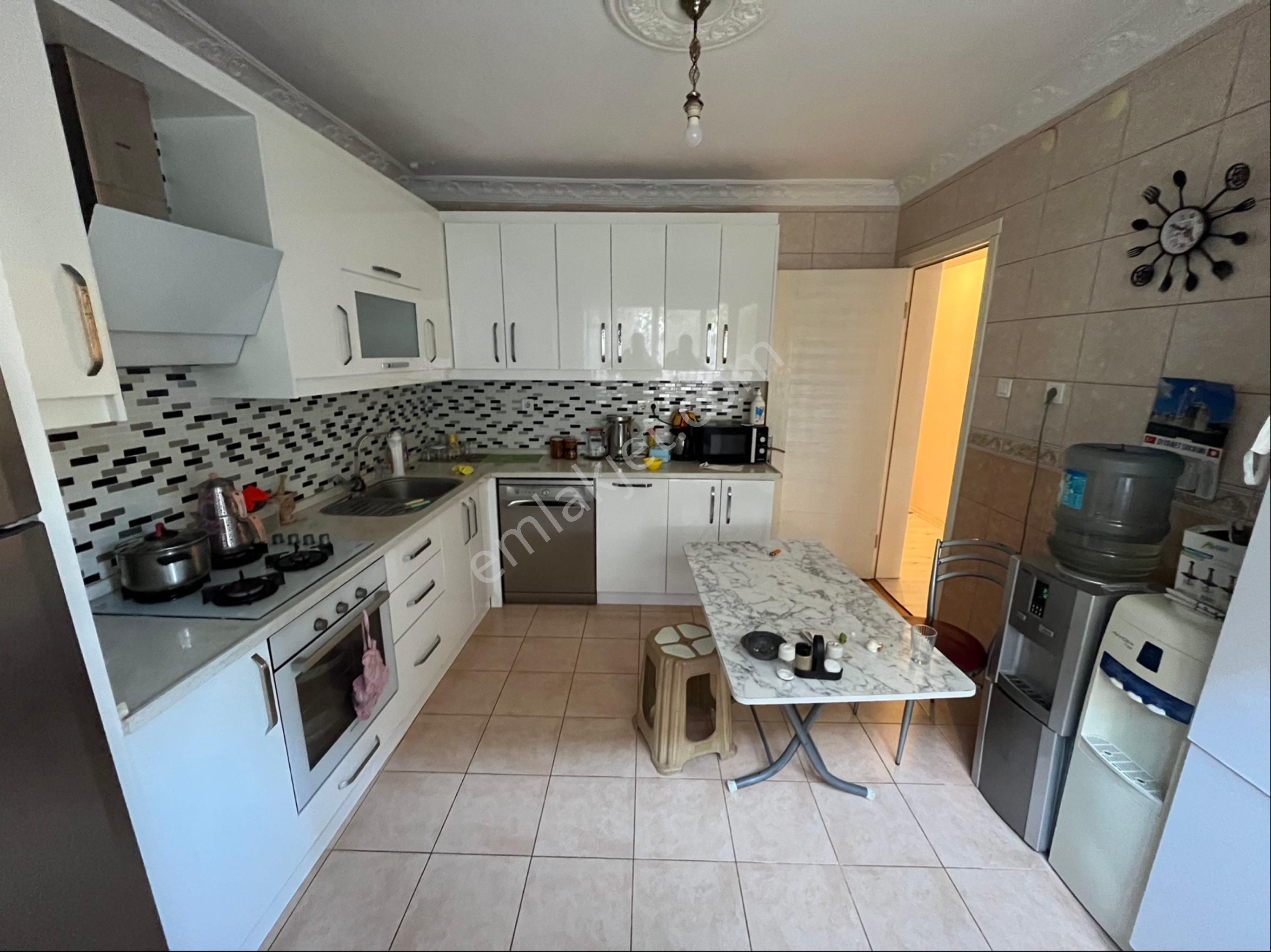 A Plus Gayrimenkulden 3 Katlı 6+2 Satılık Müstakil Ev - Görsel 11